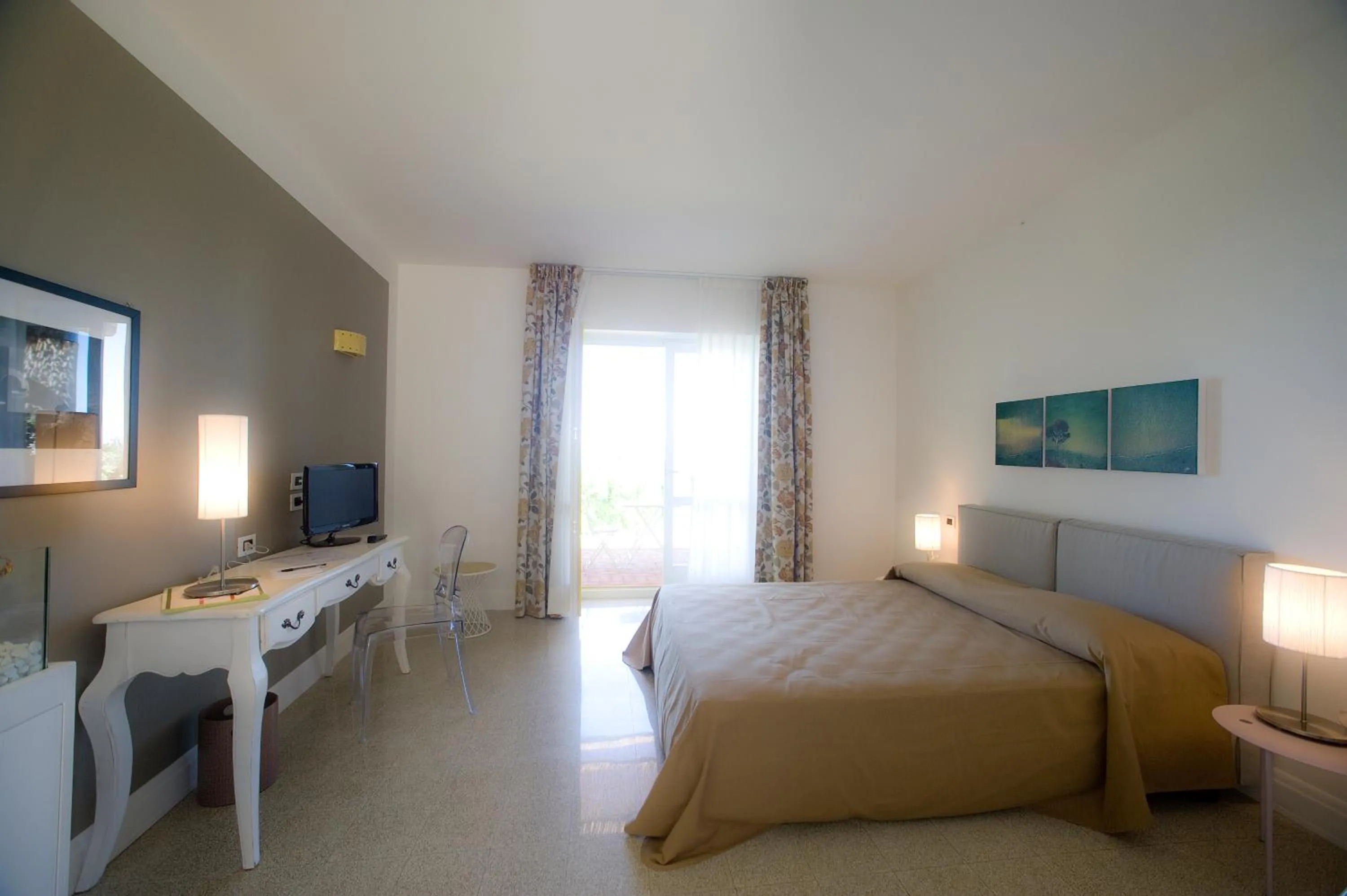 Photo of the whole room, Bed in Borgo La Pietraia
