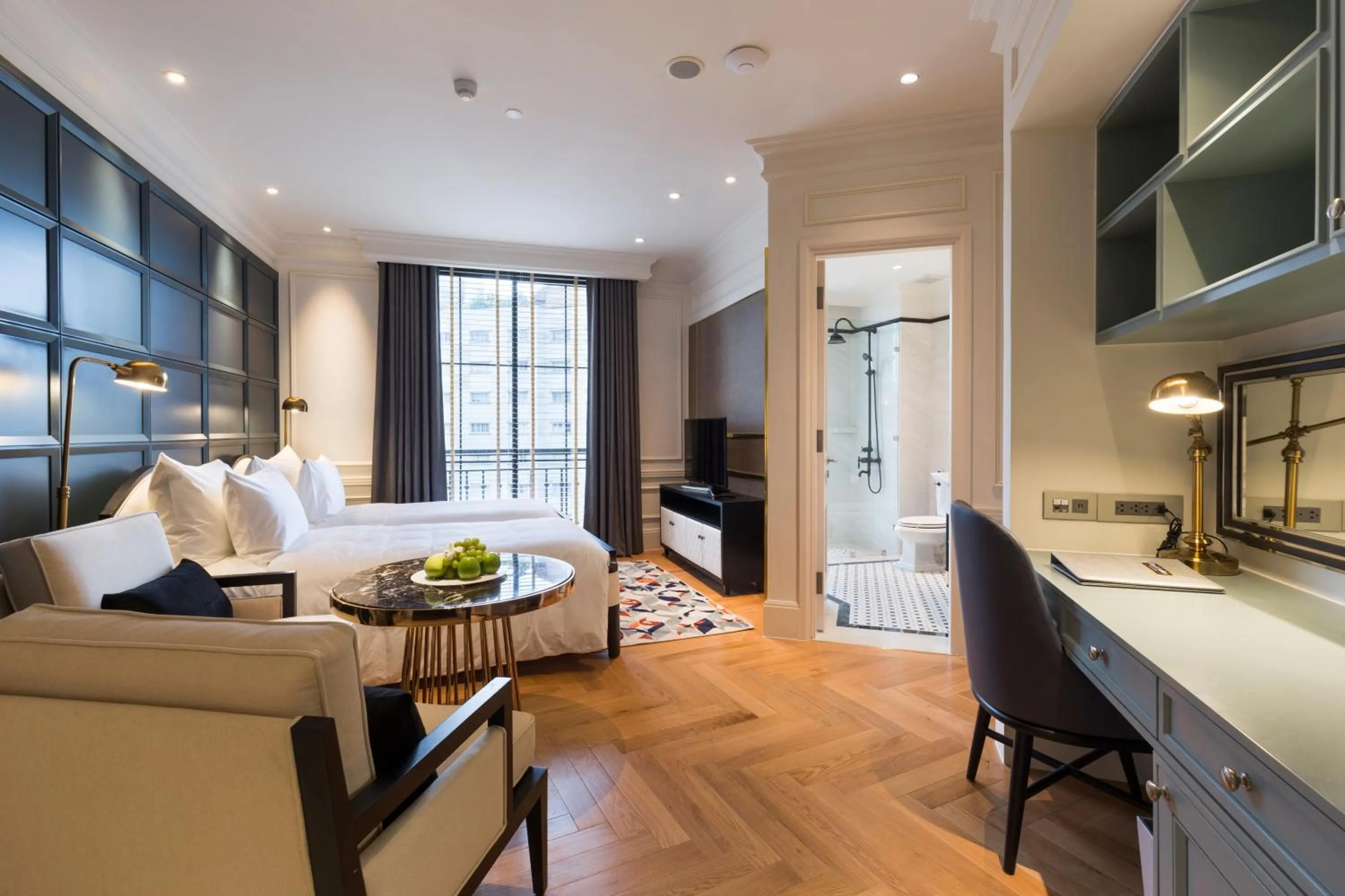 TV and multimedia in Bach Suites Saigon, a Member of Design Hotels