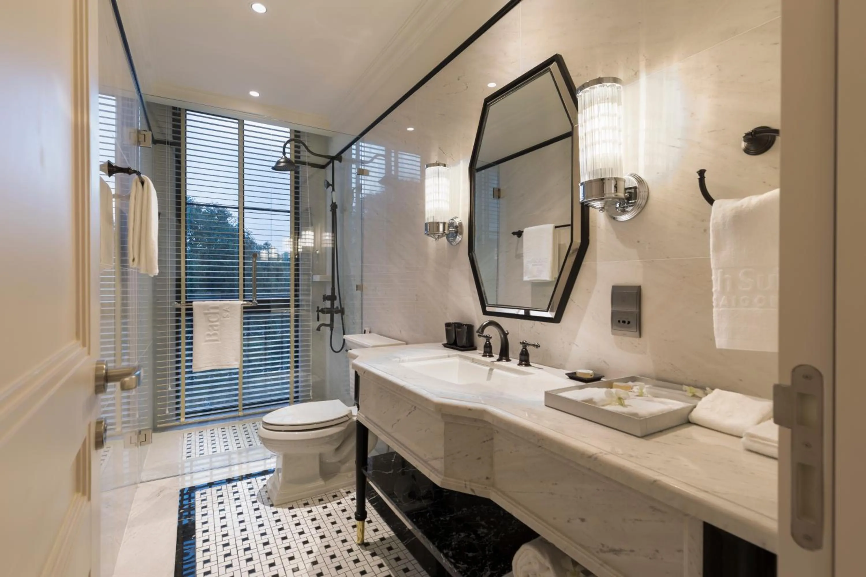 Toilet in Bach Suites Saigon, a Member of Design Hotels