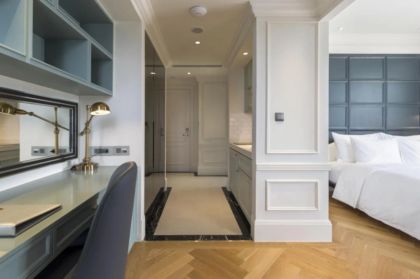 Kitchen or kitchenette, Bed in Bach Suites Saigon, a Member of Design Hotels