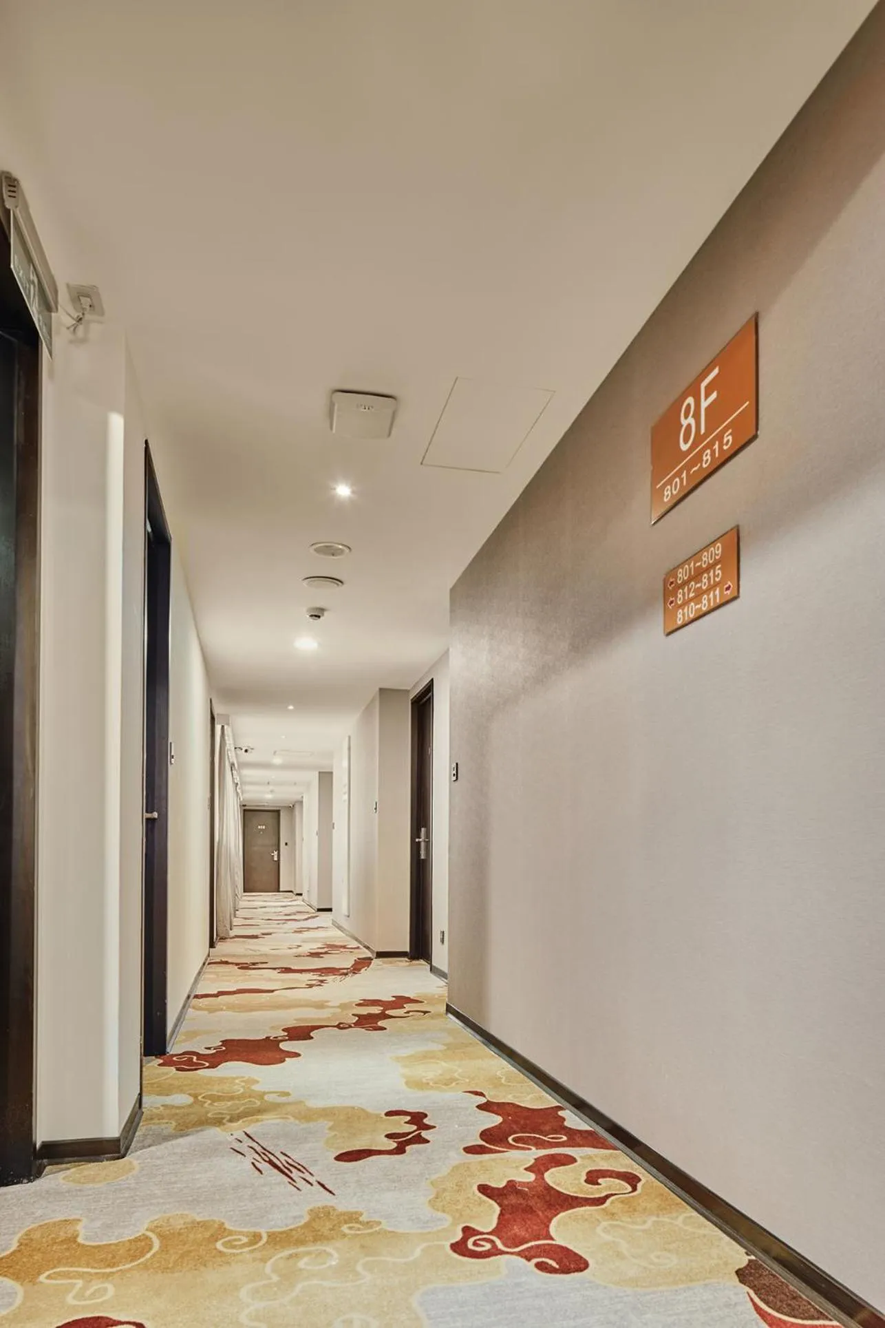 Property building in Orange Hotel - Linsen, Taipei