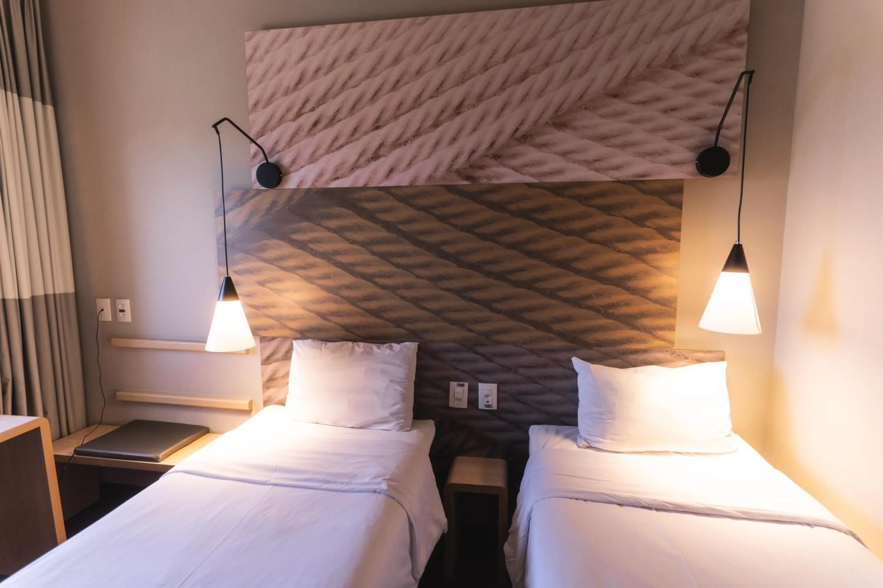 Bed in Ibis Lorena - Circuito da Fé