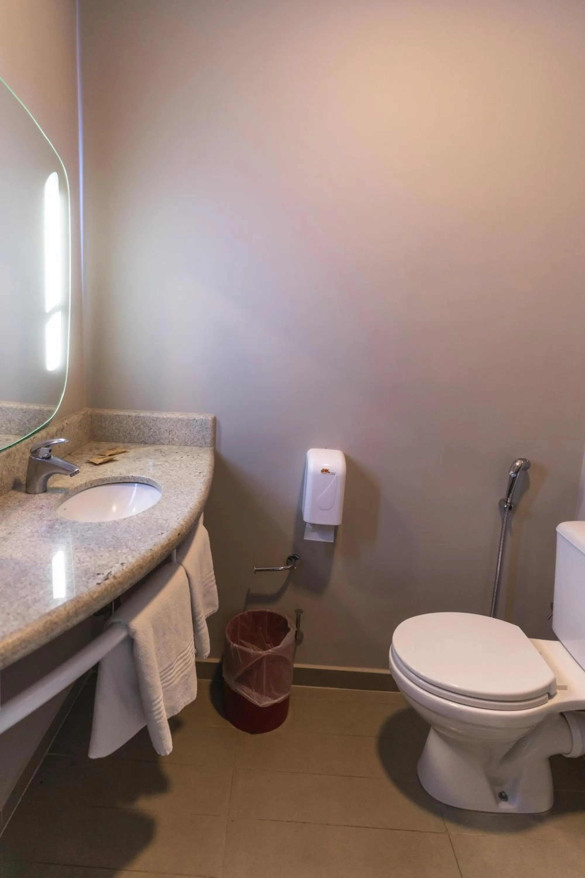 Bathroom in Ibis Lorena - Circuito da Fé