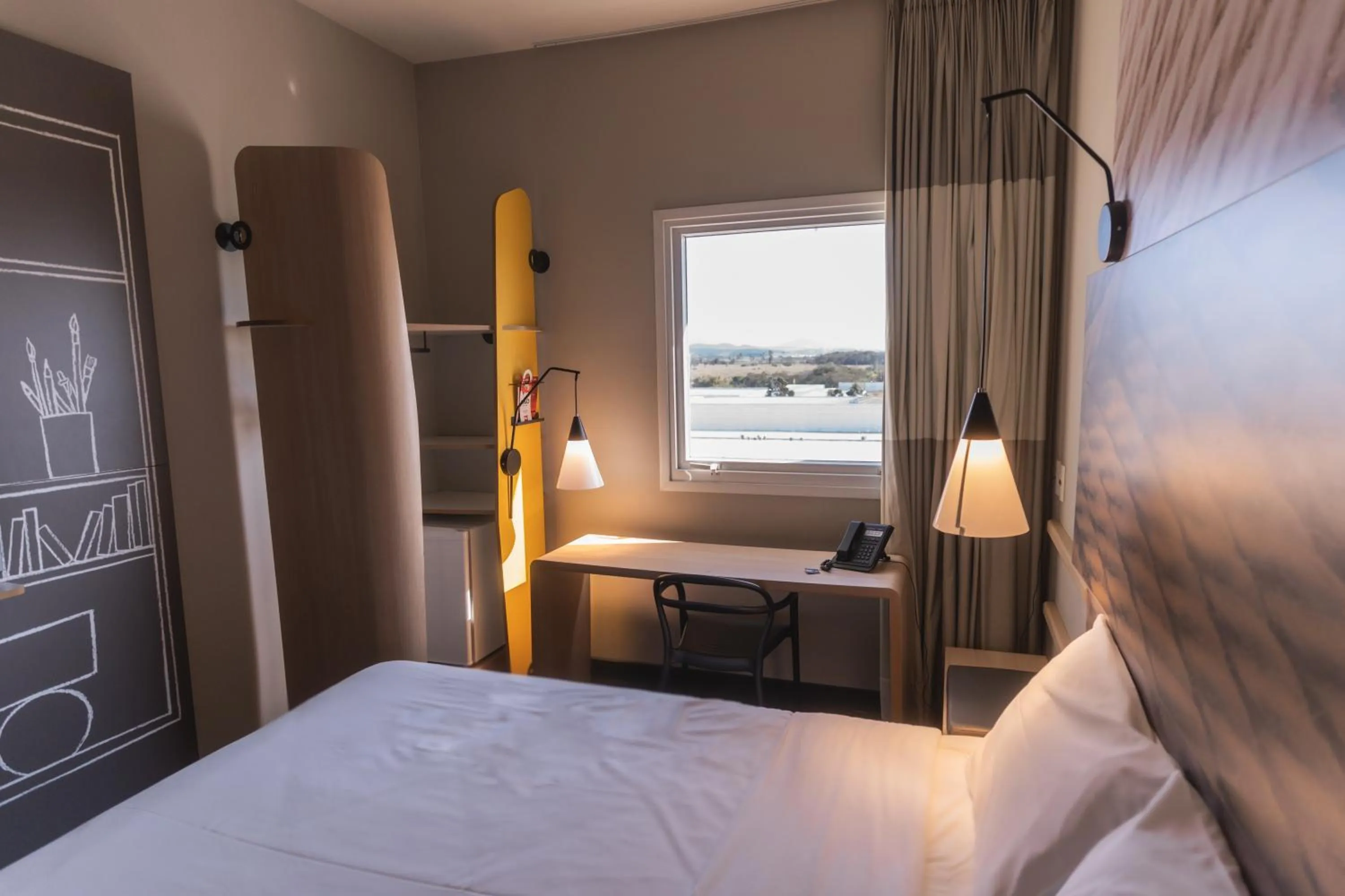 Bed in Ibis Lorena - Circuito da Fé