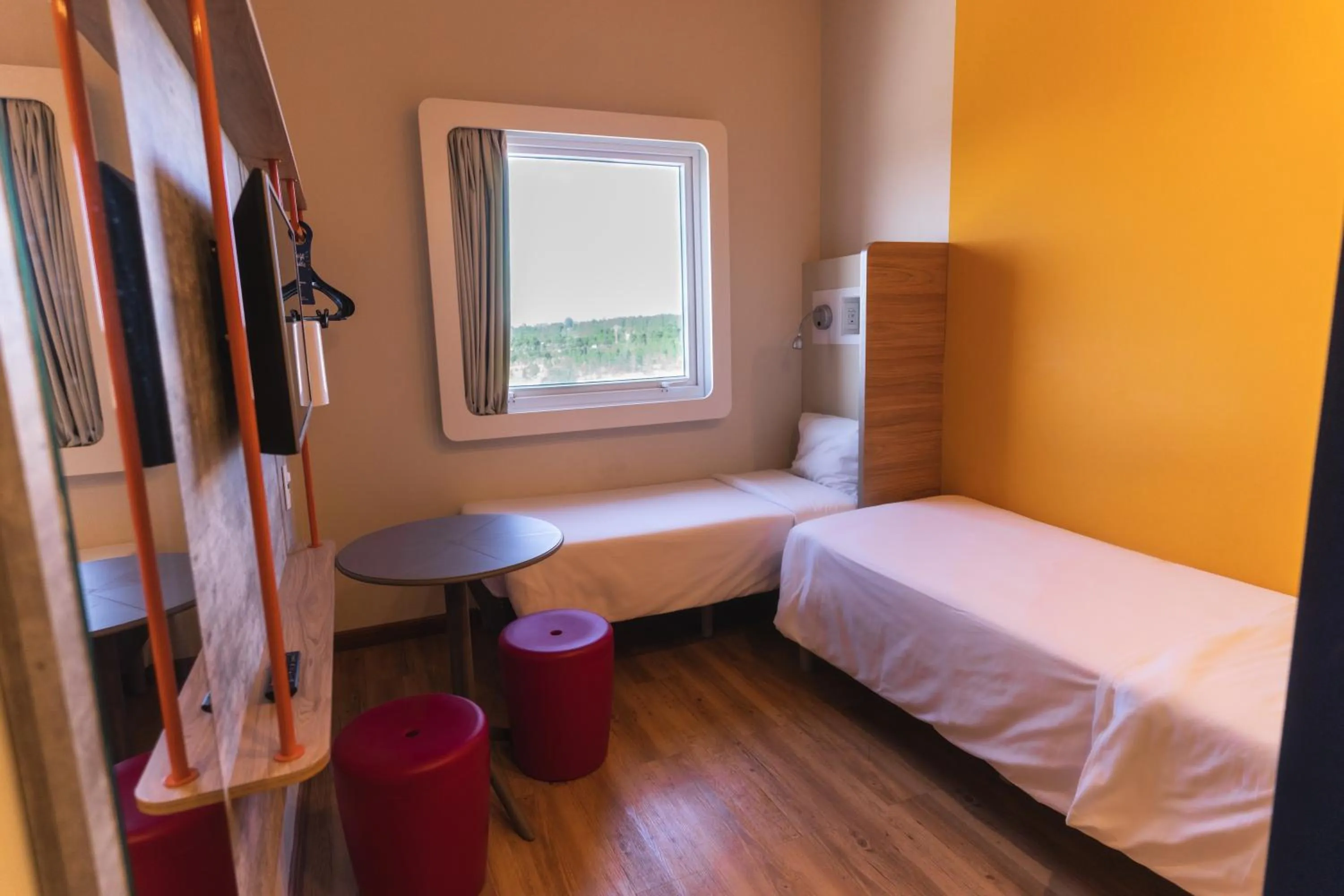 Photo of the whole room, Bed in Ibis Budget Lorena - Circuito da Fé