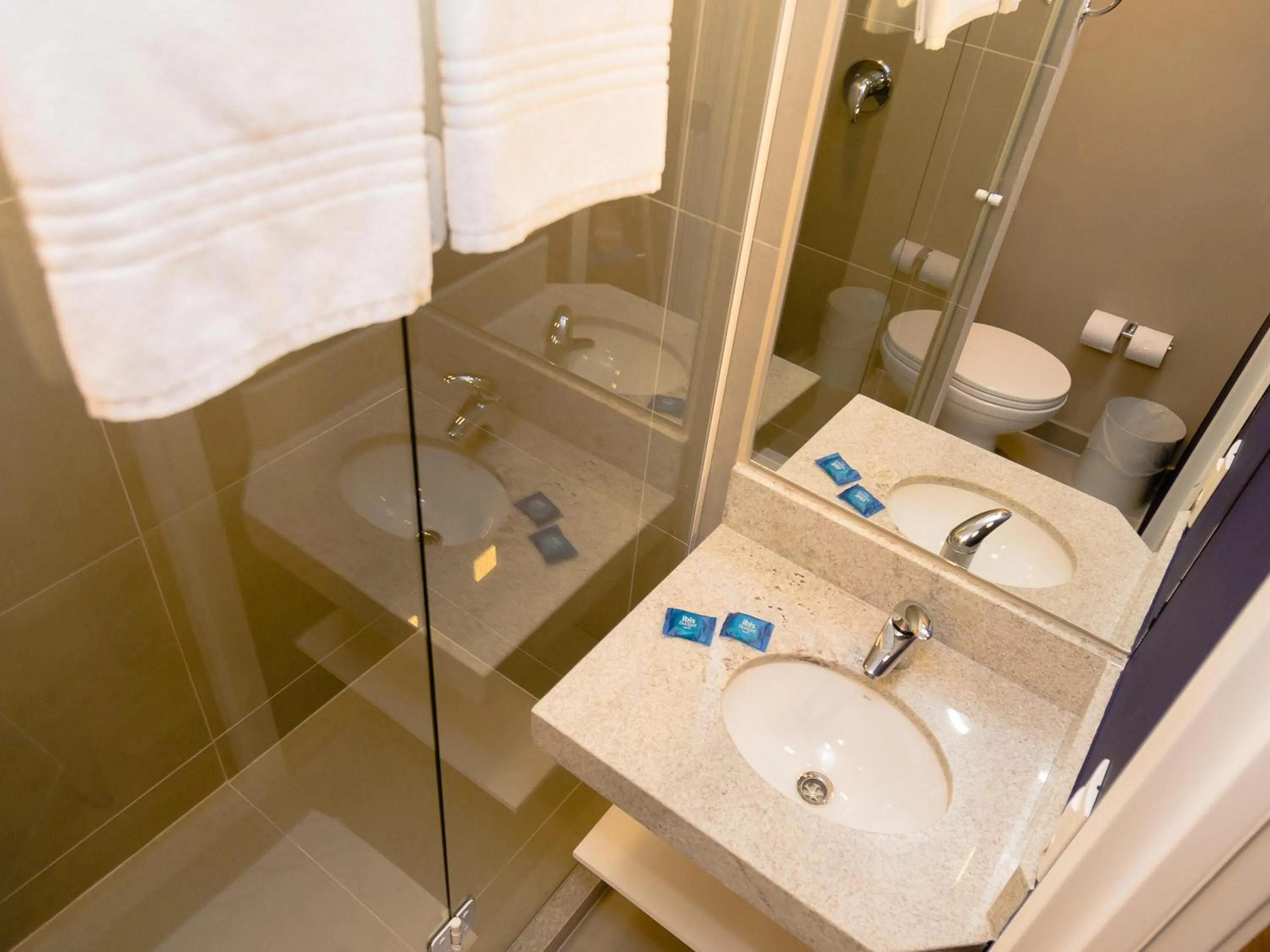 Bedroom in Ibis Budget Lorena - Circuito da Fé