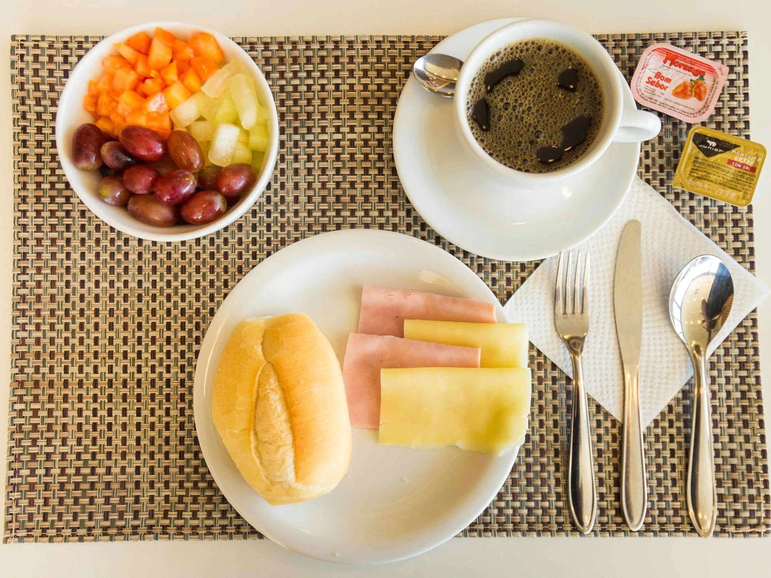 Restaurant/places to eat in Ibis Budget Lorena - Circuito da Fé