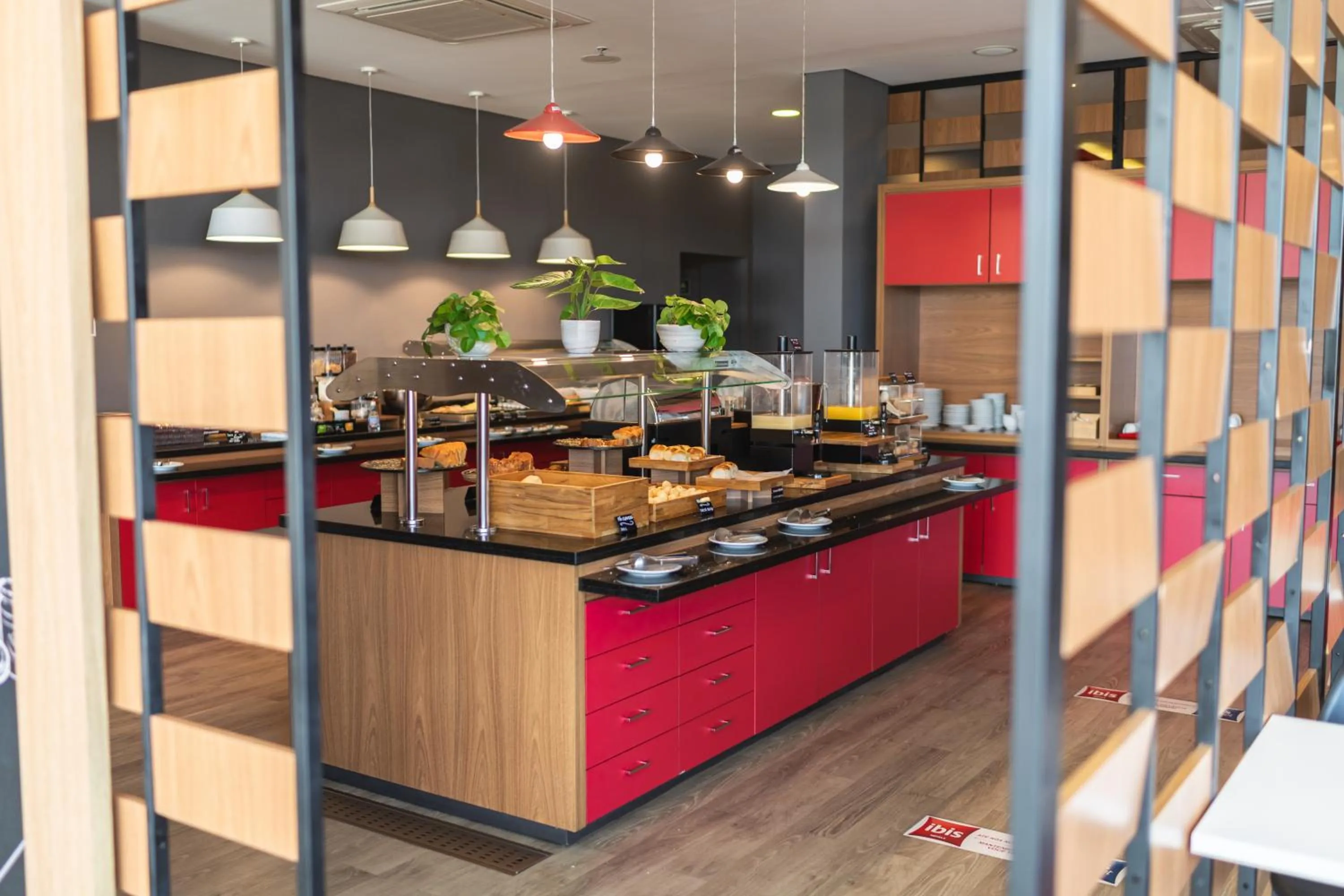 Food and drinks in Ibis Budget Lorena - Circuito da Fé