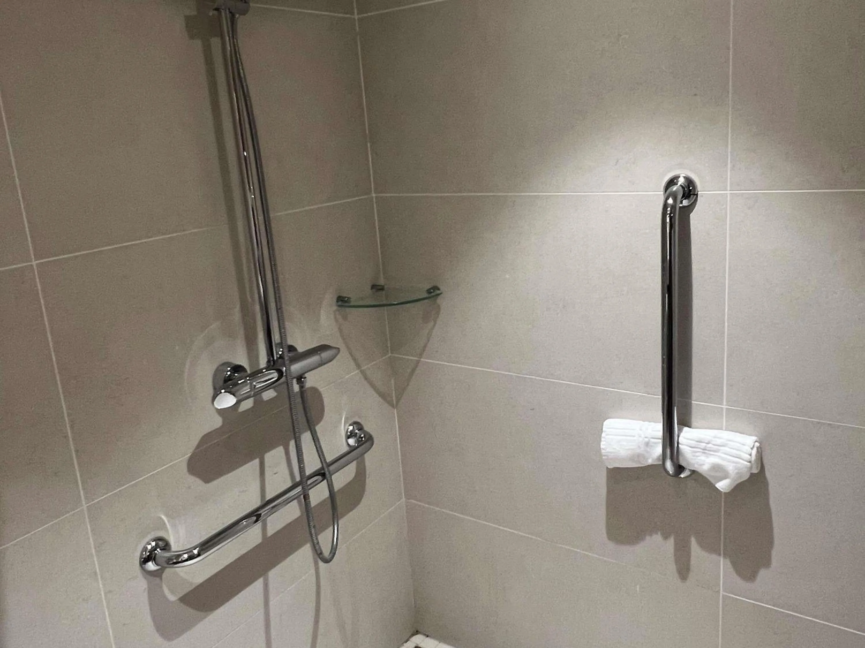 Bedroom in Mercure Paris 17 Batignolles