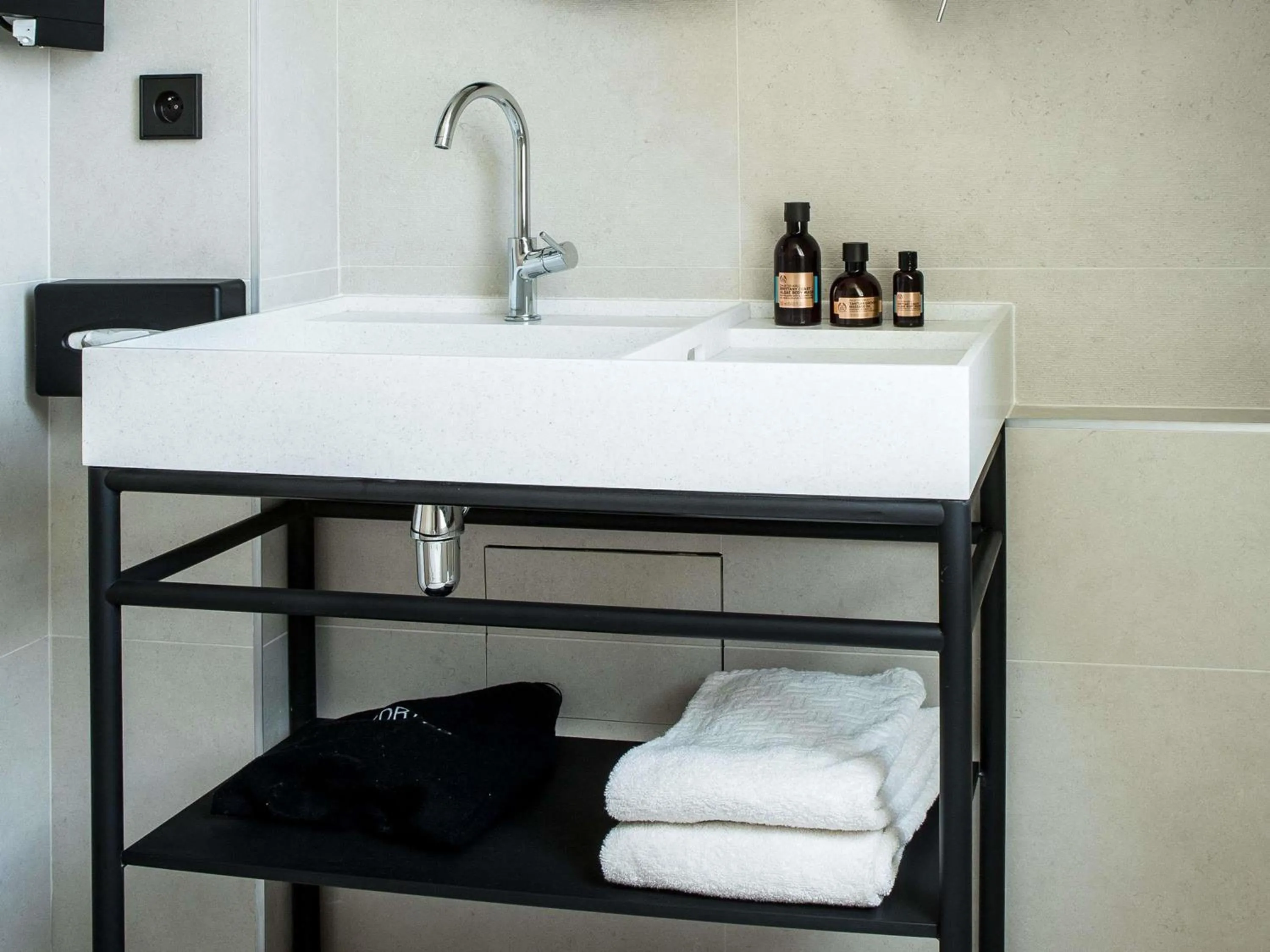 Bedroom in Mercure Paris 17 Batignolles