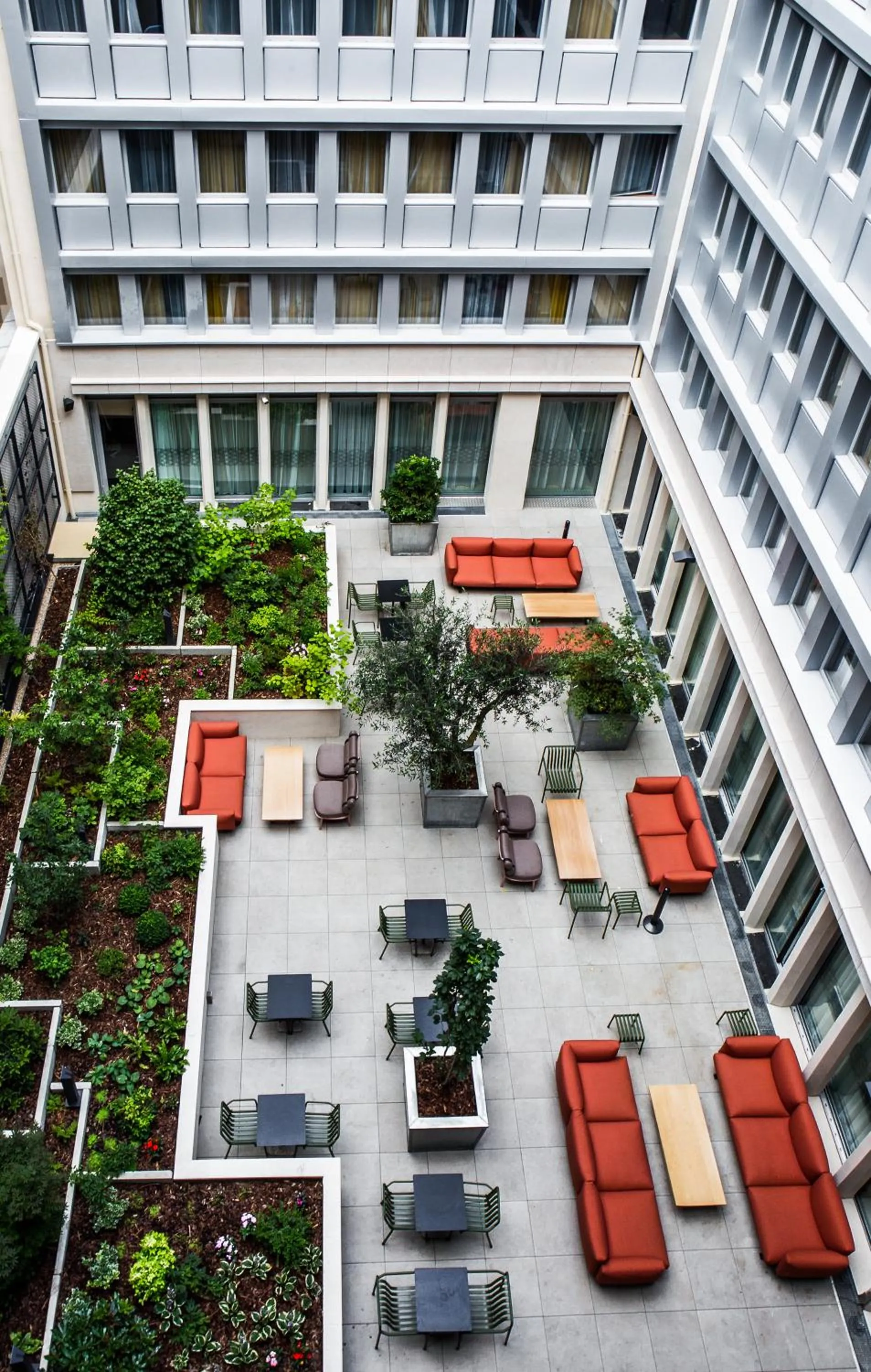 Patio in Mercure Paris 17 Batignolles