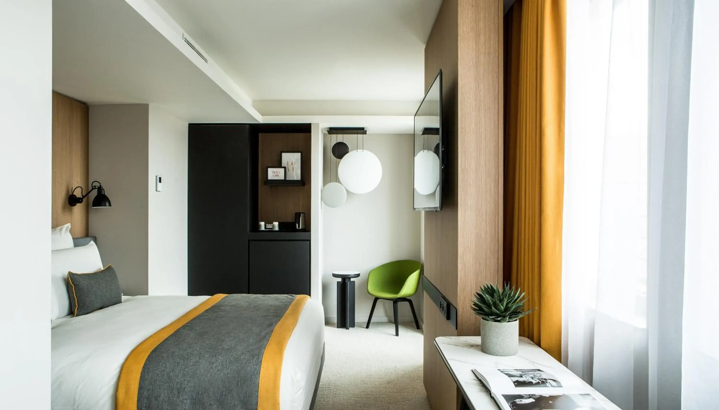 Superior Double Room with Balcony in Mercure Paris 17 Batignolles Superior Double Room with Balcony in Mercure Paris 17 Batignolles