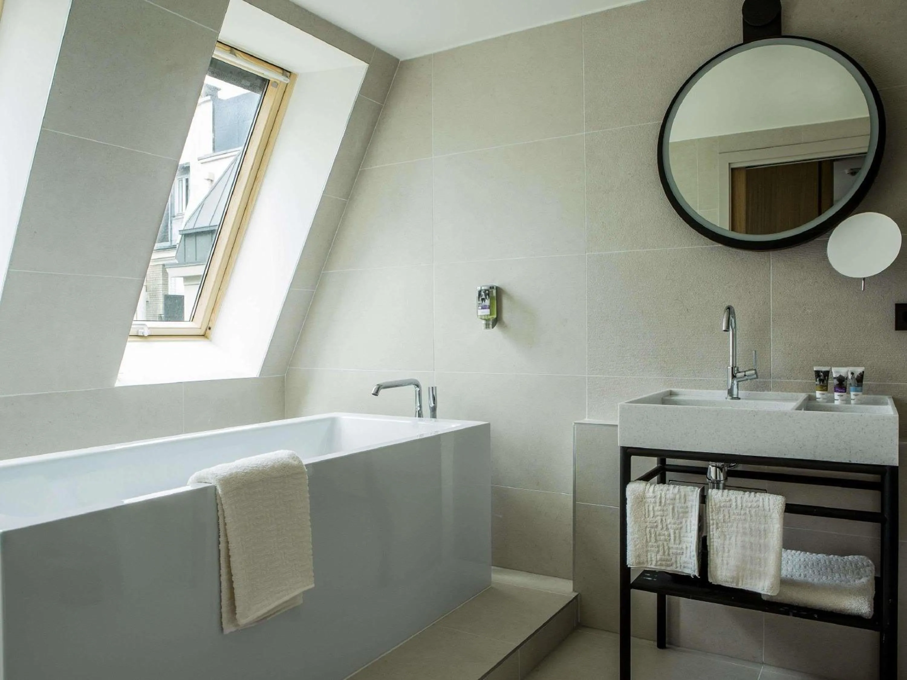 Bedroom in Mercure Paris 17 Batignolles