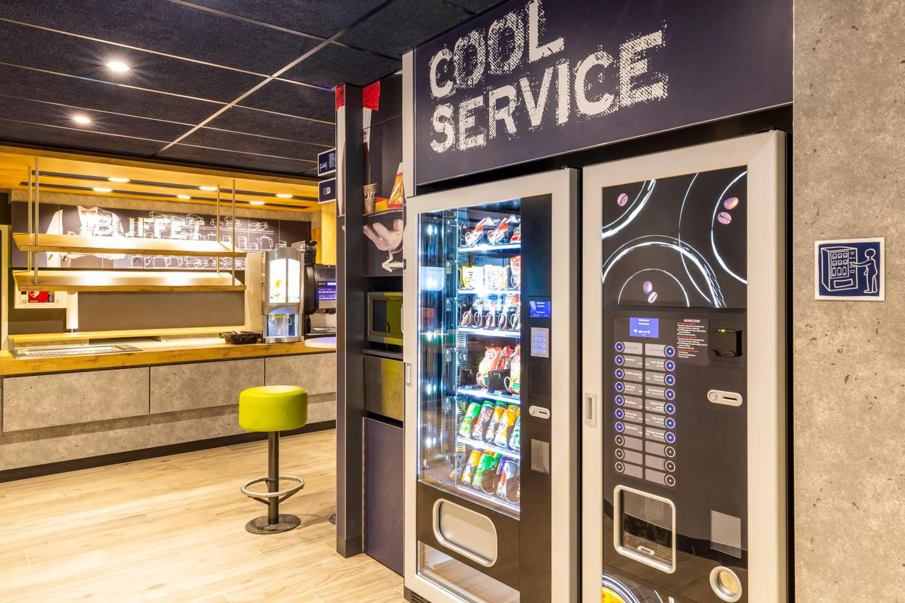 Restaurant/places to eat in ibis budget Paris Clichy Mairie