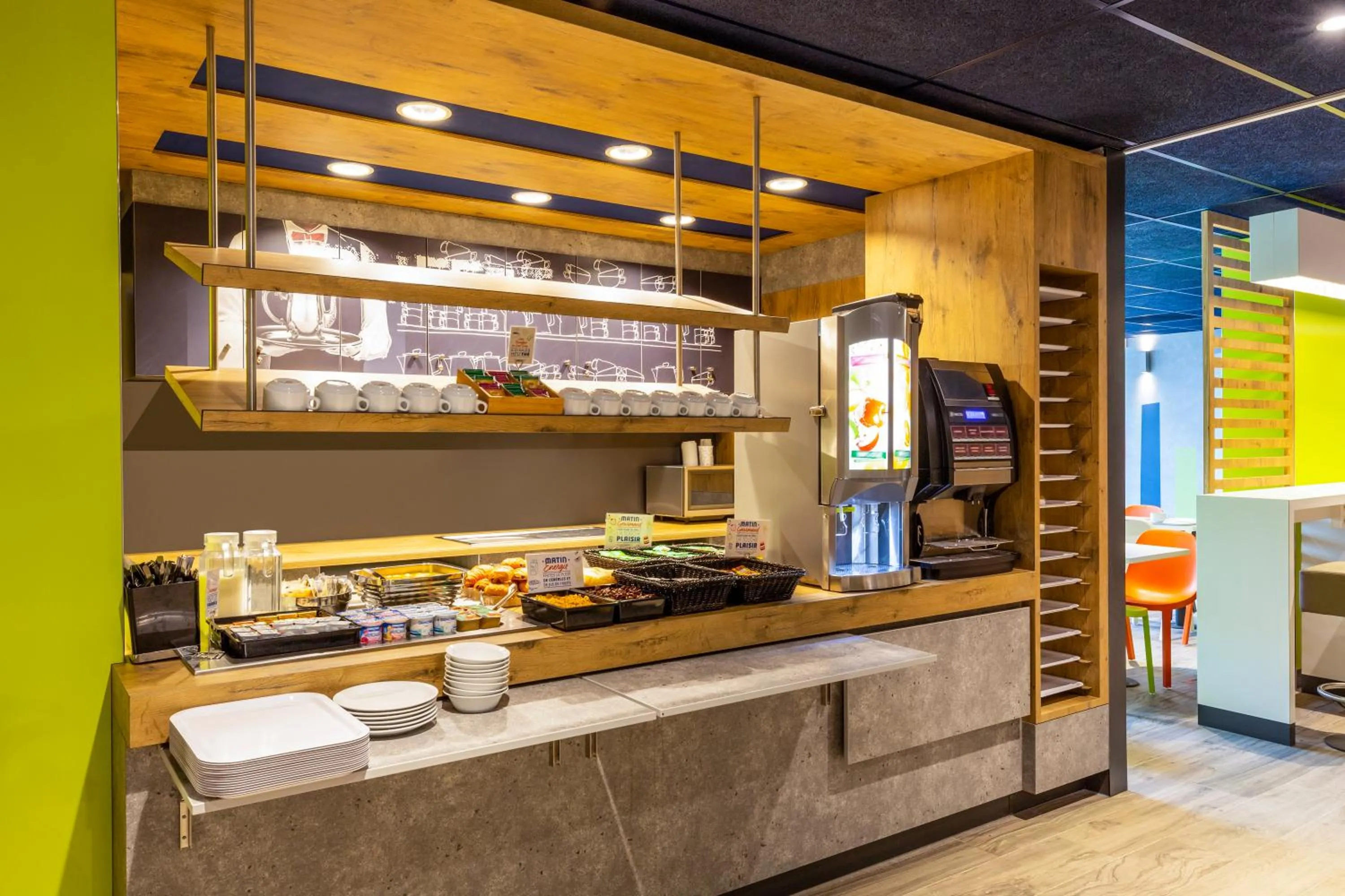 Continental breakfast in ibis budget Paris Clichy Mairie