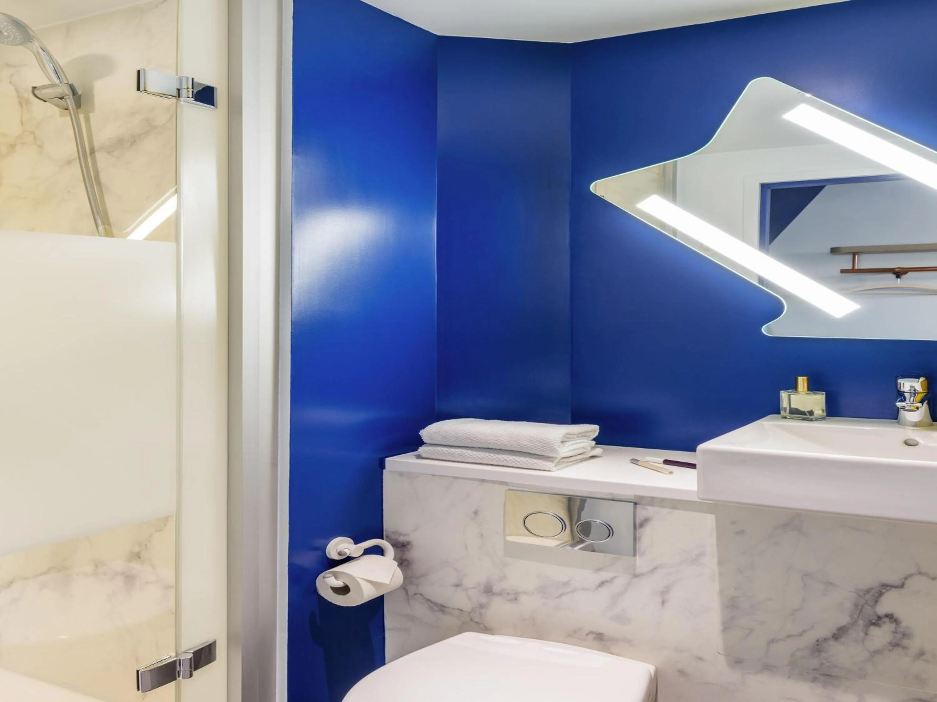 Bedroom in ibis budget Paris Clichy Mairie