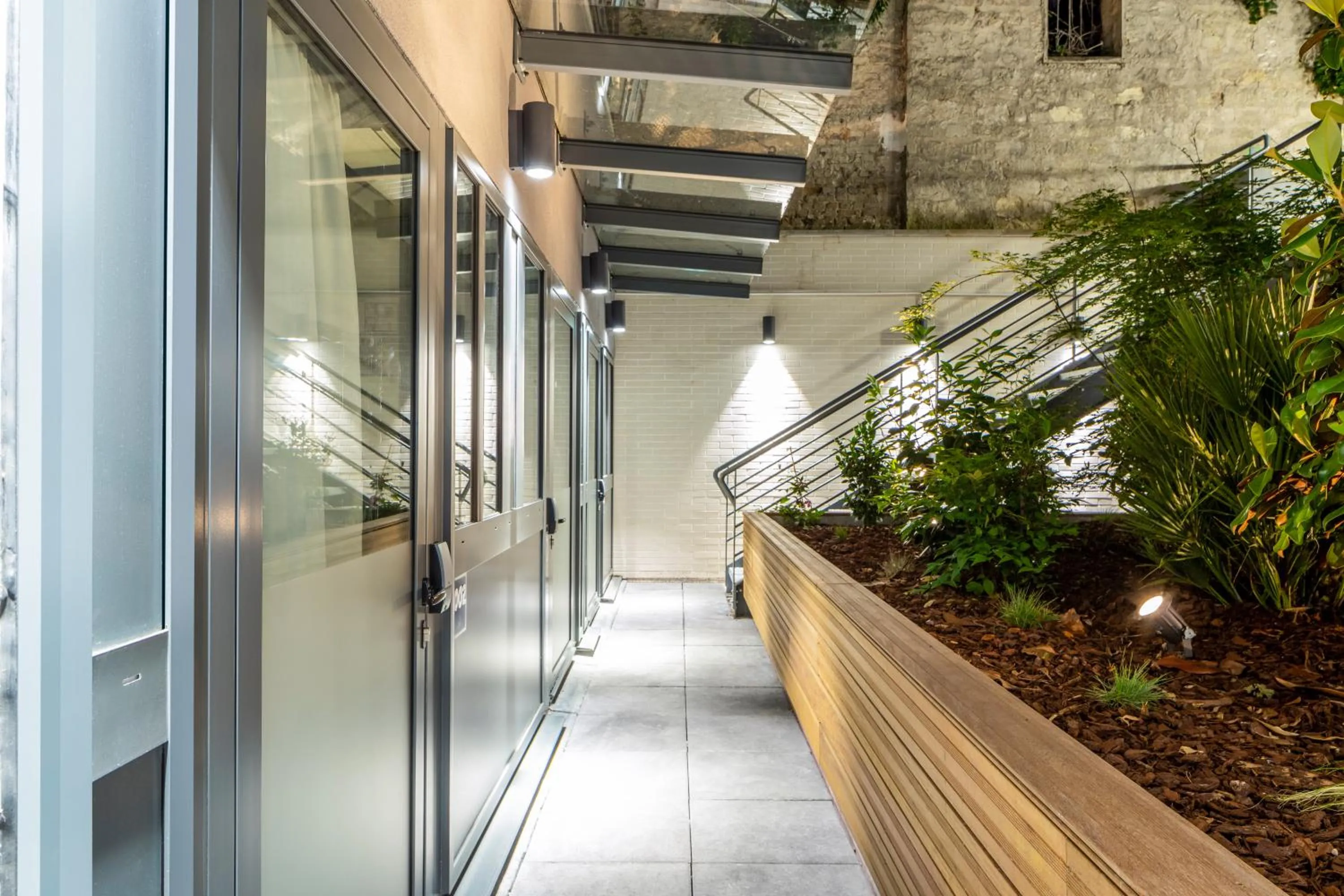 Patio in ibis budget Paris Clichy Mairie