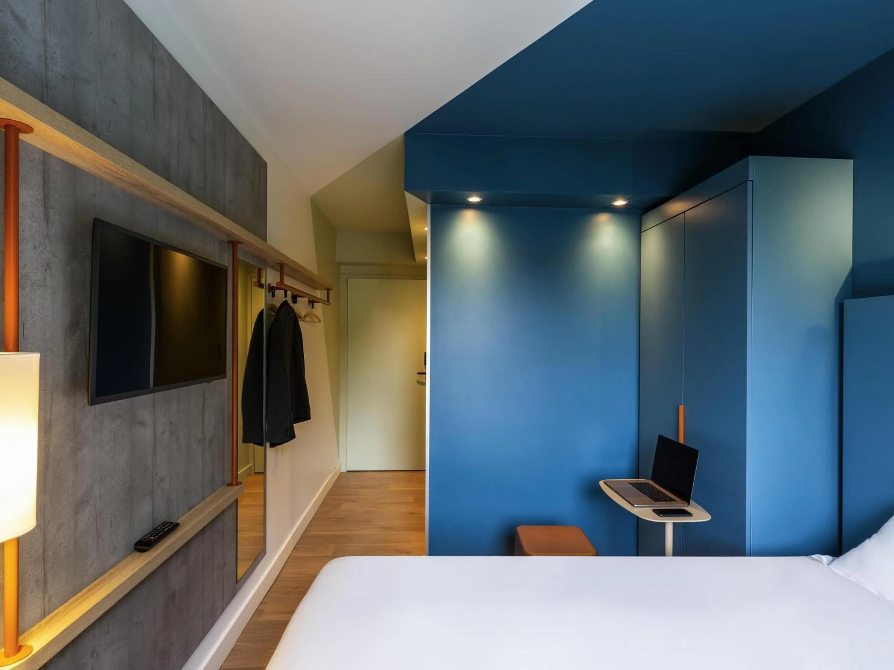 Bedroom, Bed in ibis budget Paris Clichy Mairie