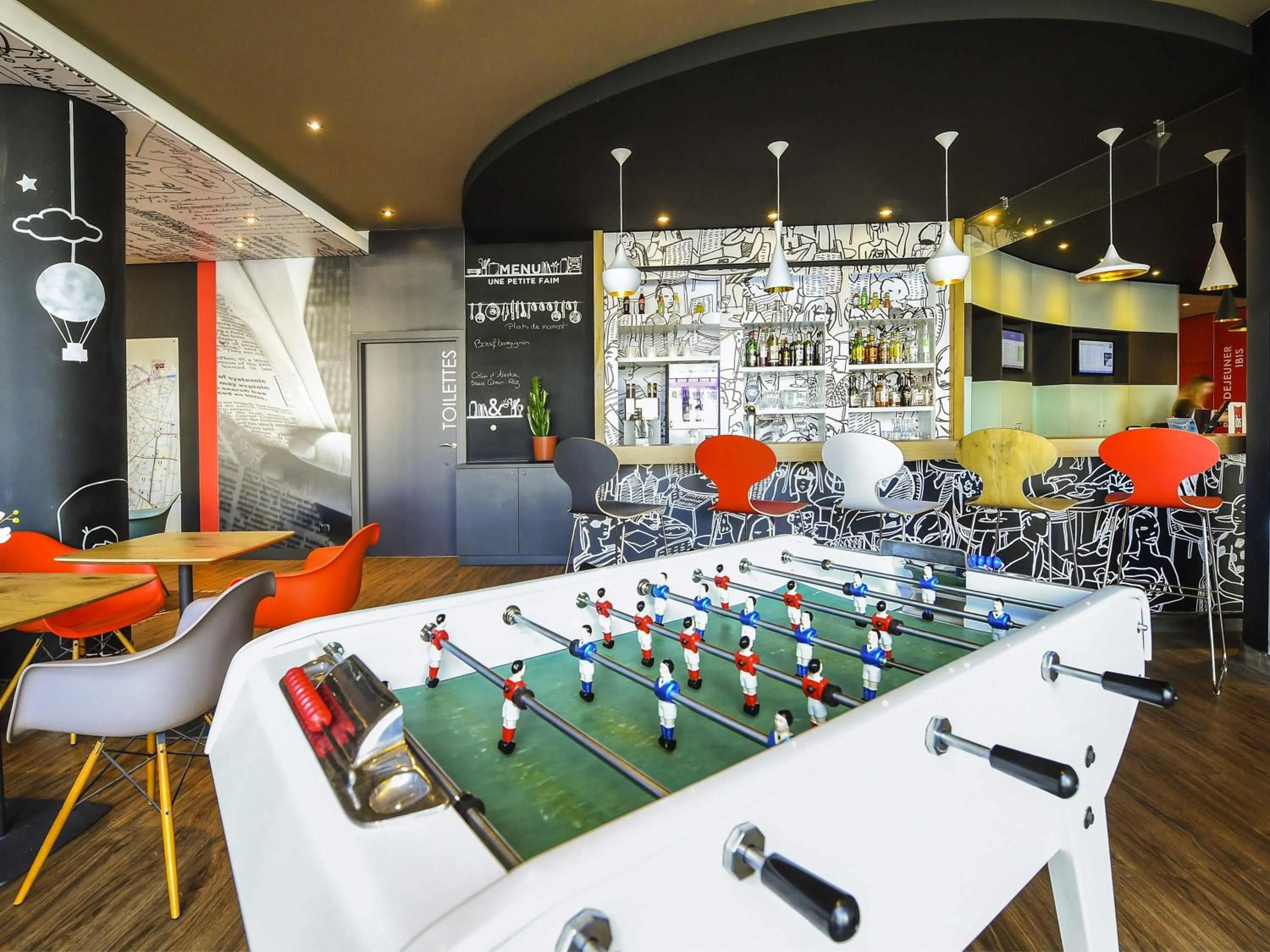 Lounge or bar in Ibis budget Dijon Centre Clemenceau