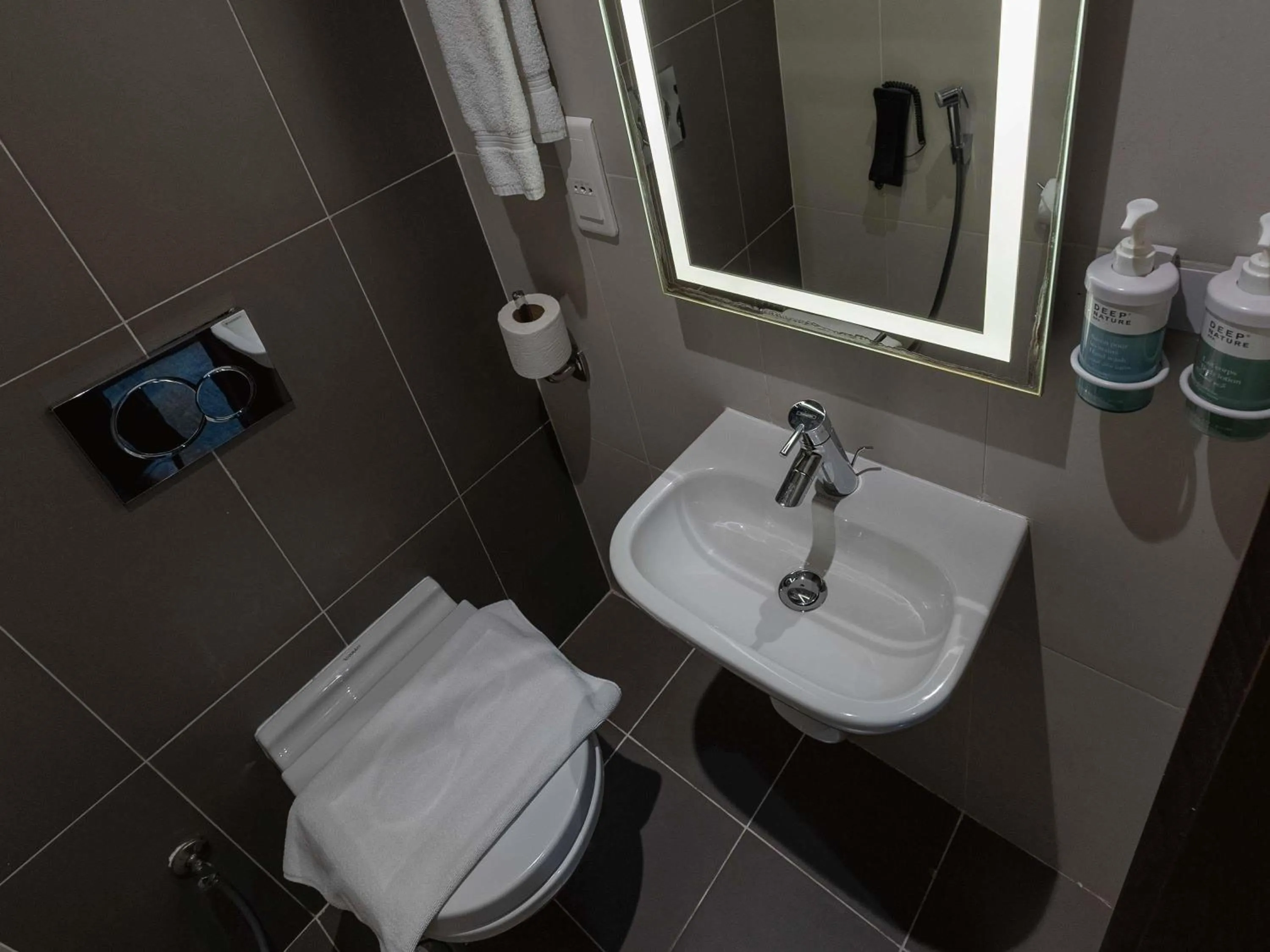 Photo of the whole room in Novotel Jazan