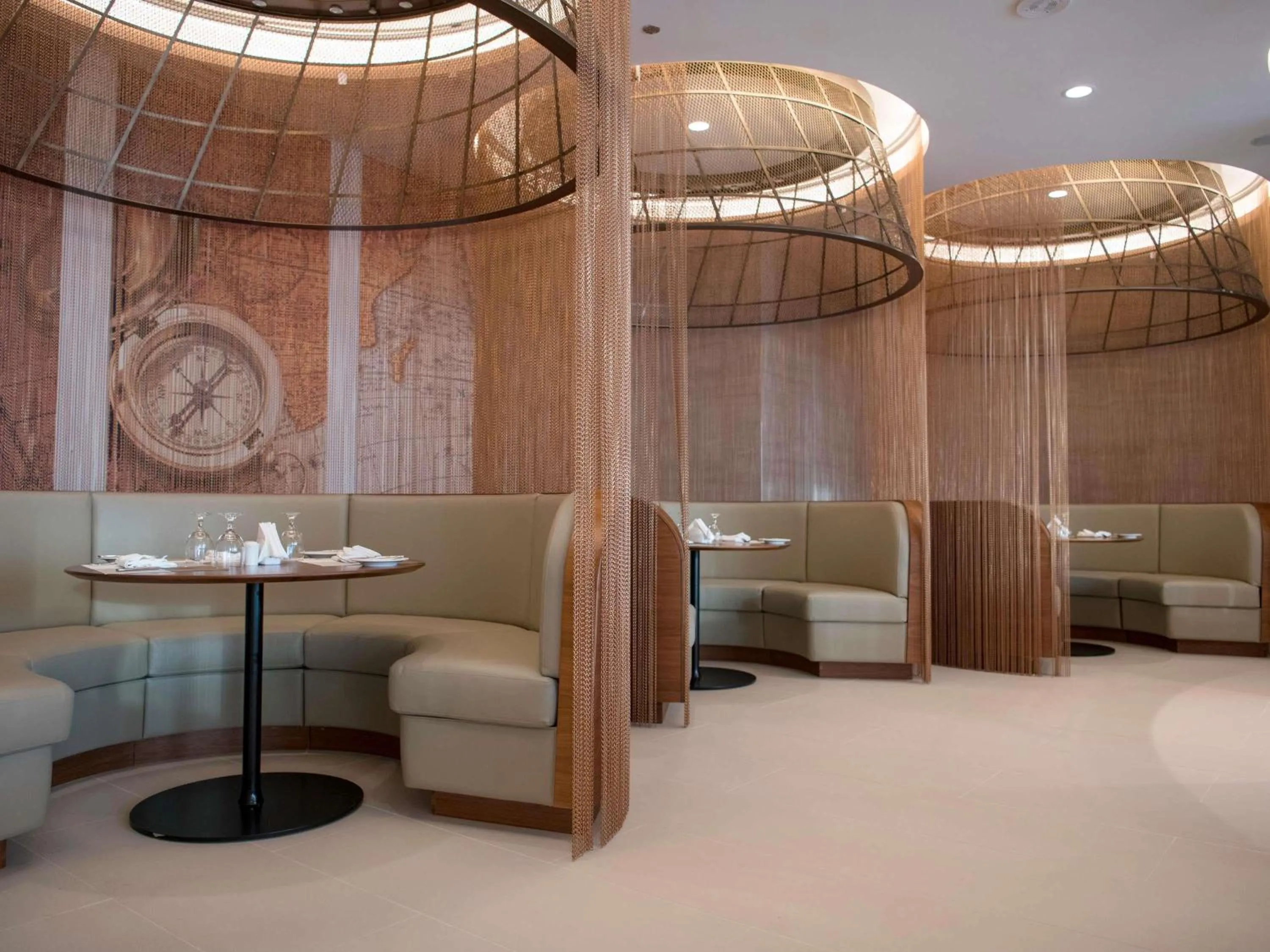 Restaurant/places to eat in Novotel Jazan