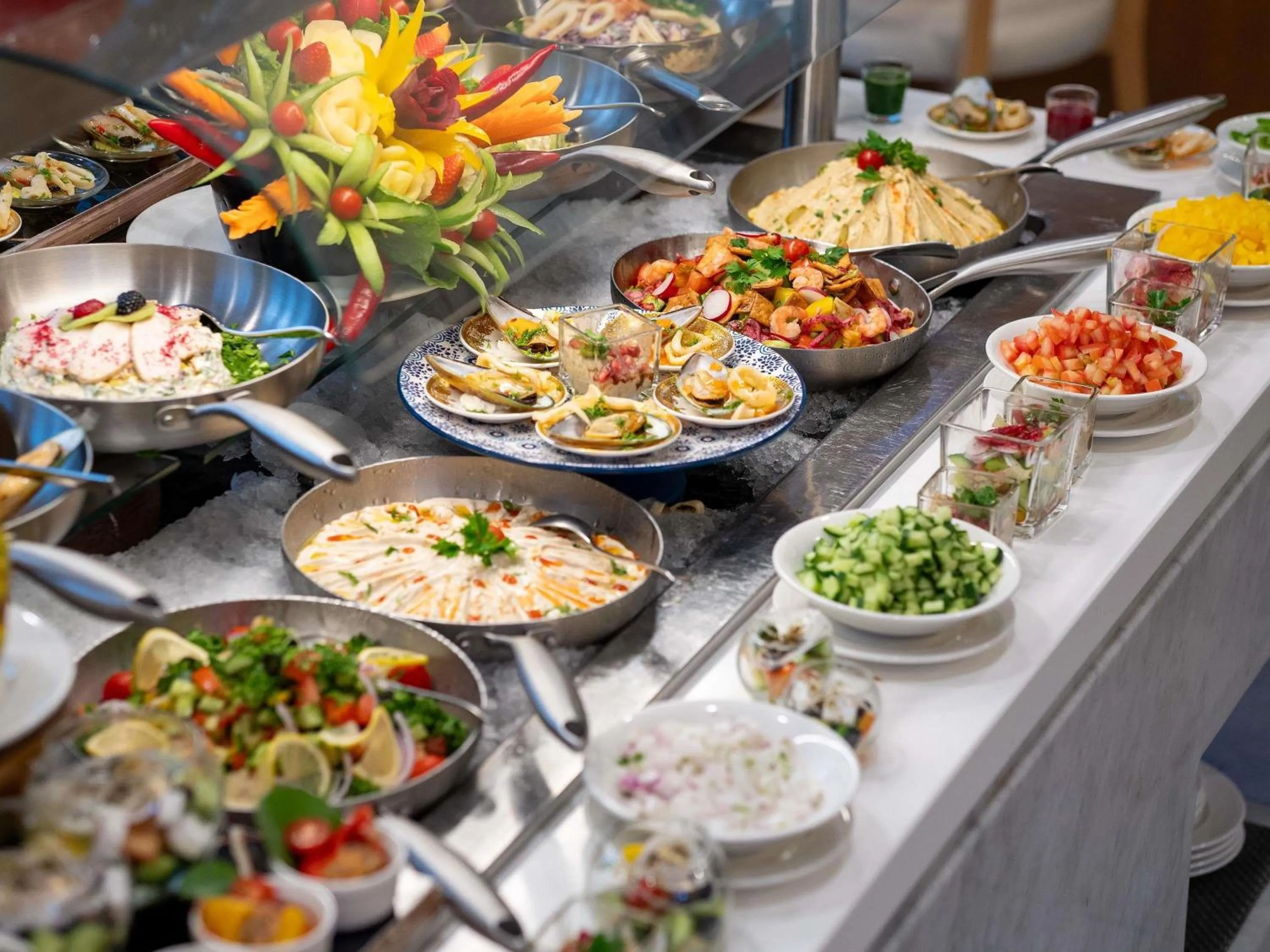 Restaurant/places to eat in Novotel Jazan