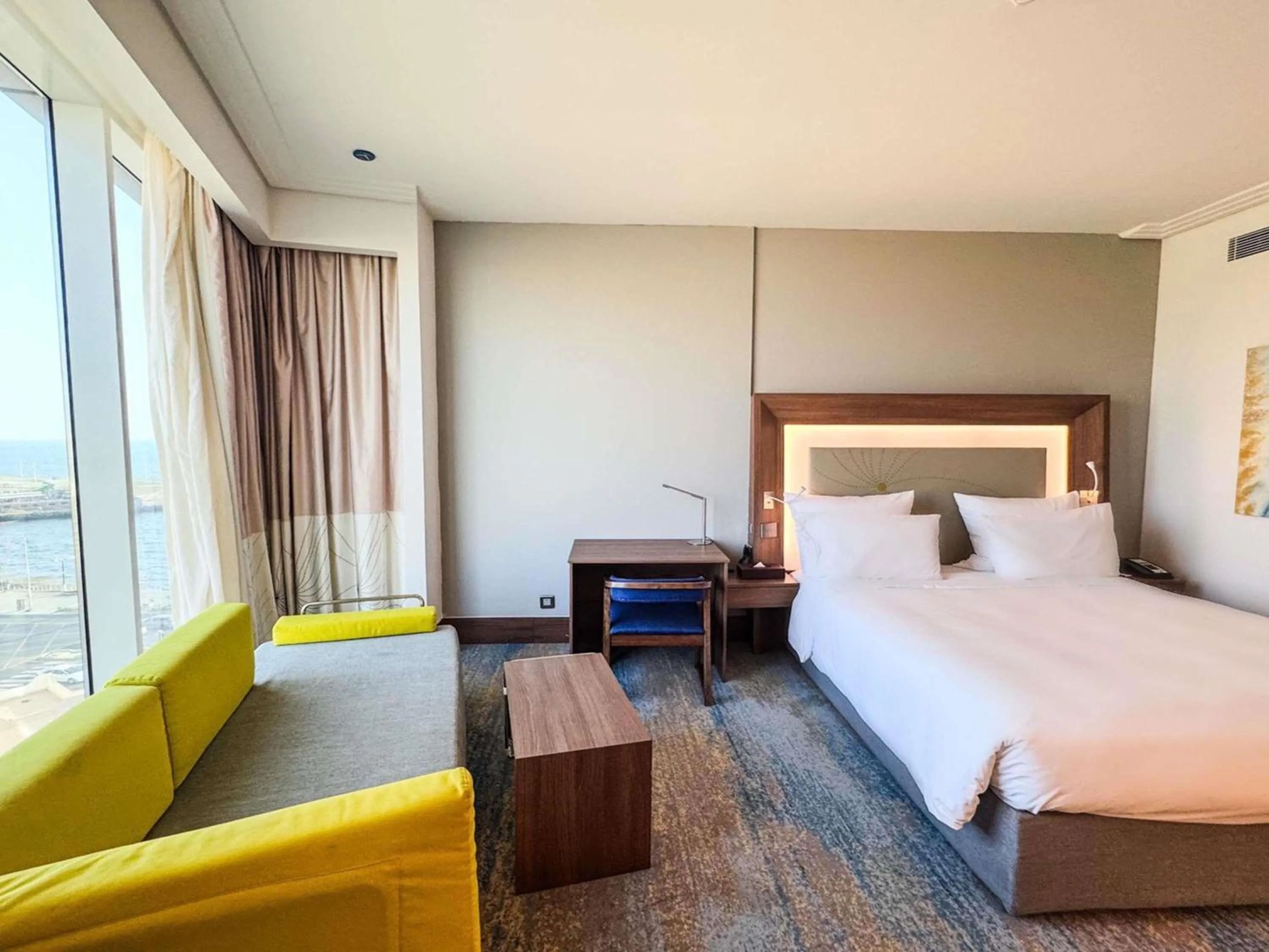 Bedroom, Bed in Novotel Jazan