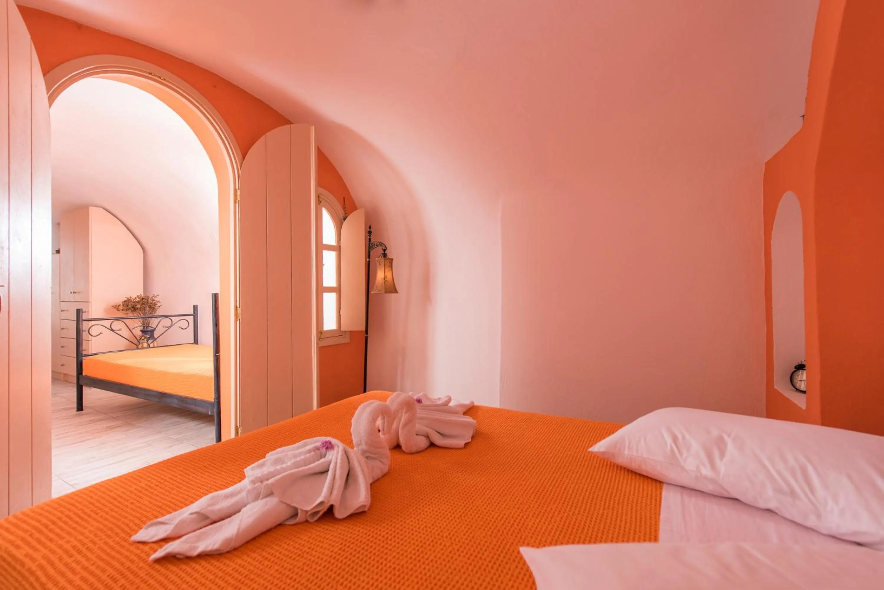 Bedroom, Bed in Maryloujohn Villas Oia