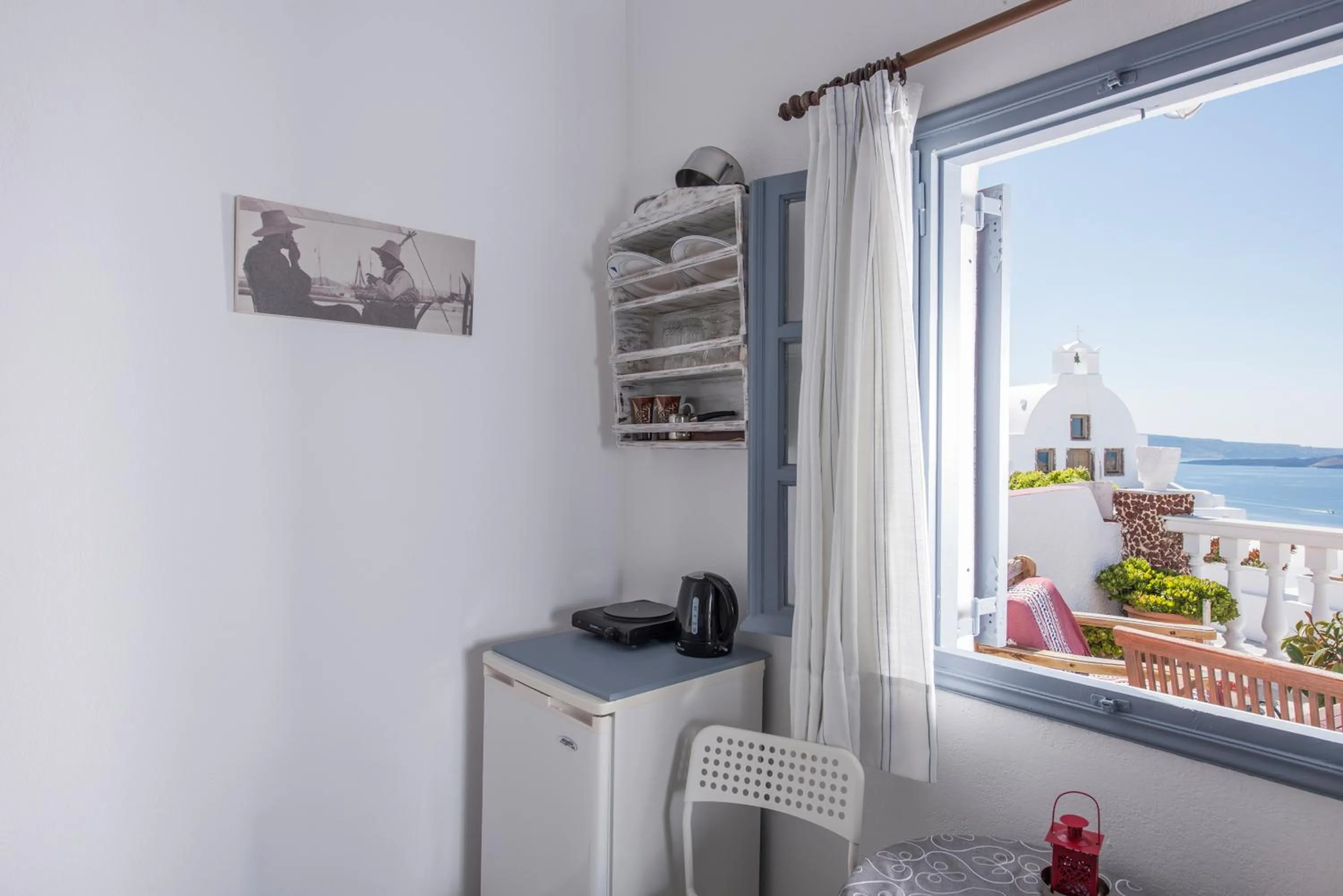 Coffee/tea facilities in Maryloujohn Villas Oia