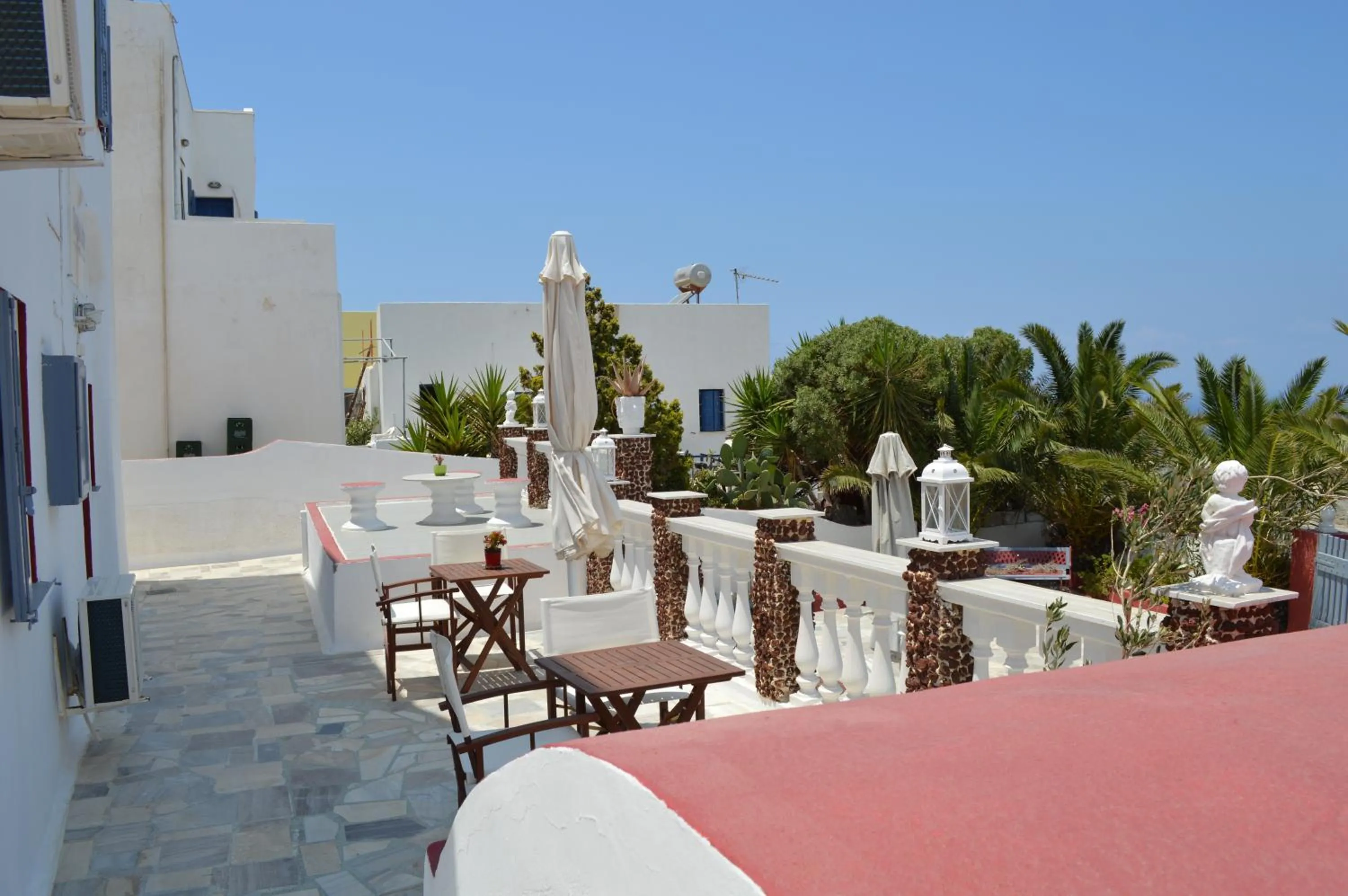 Facade/entrance in Maryloujohn Villas Oia