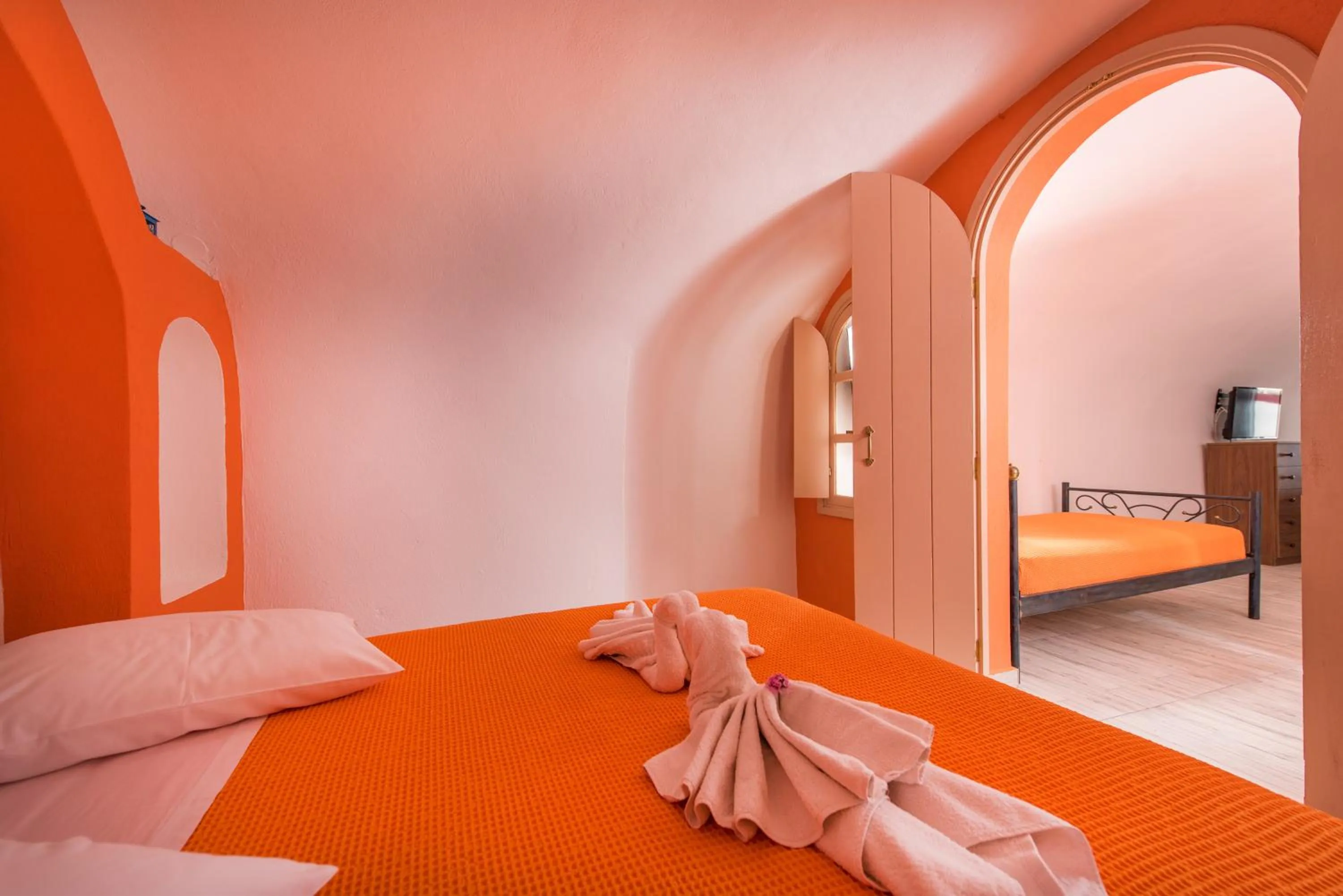 Bedroom, Bed in Maryloujohn Villas Oia