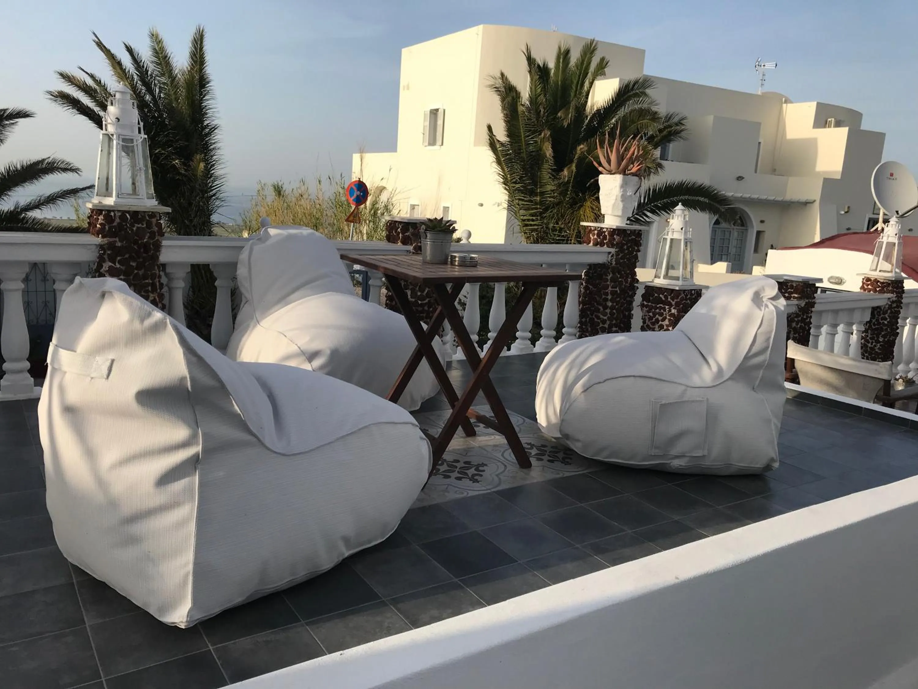 Patio in Maryloujohn Villas Oia