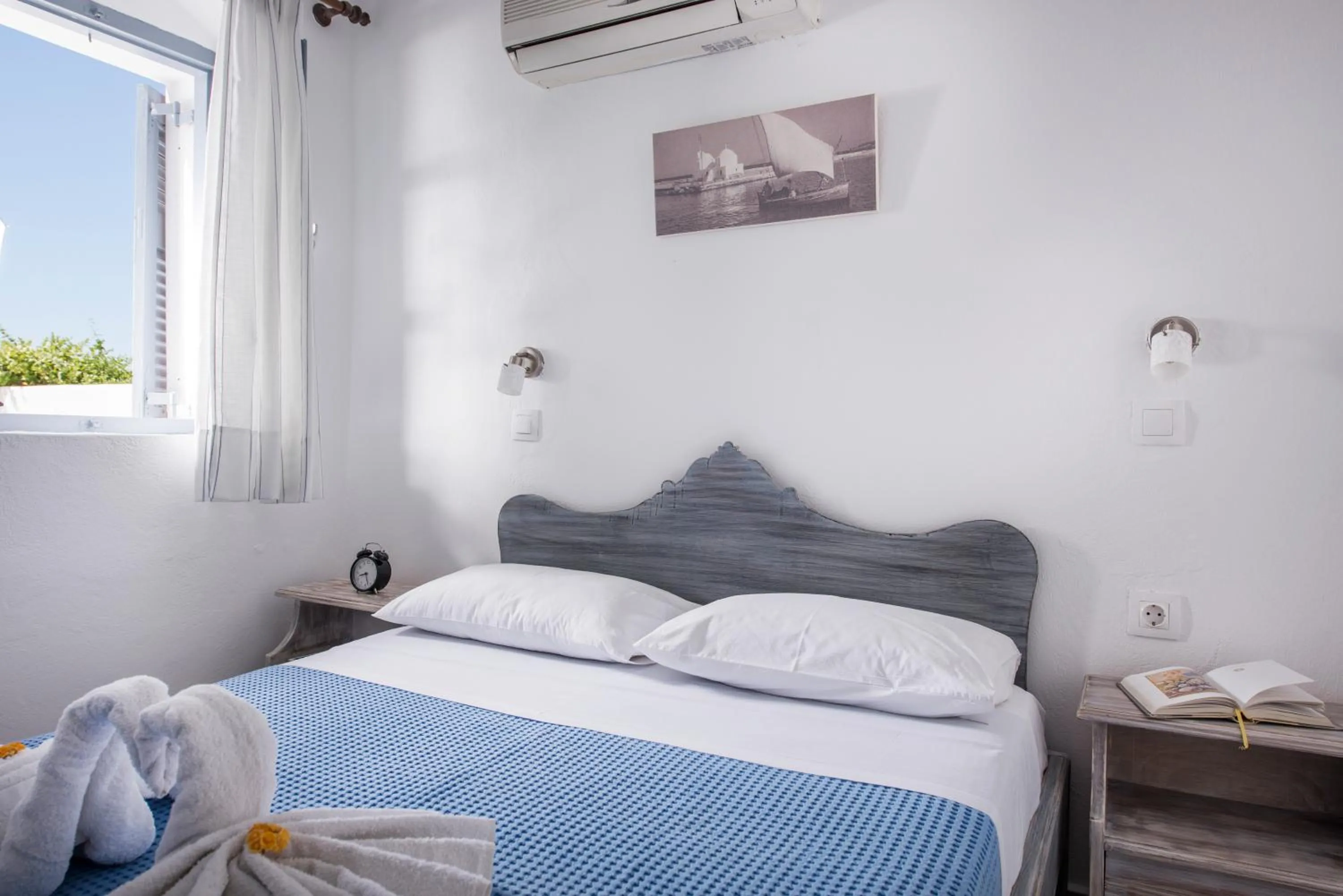 Bedroom, Bed in Maryloujohn Villas Oia