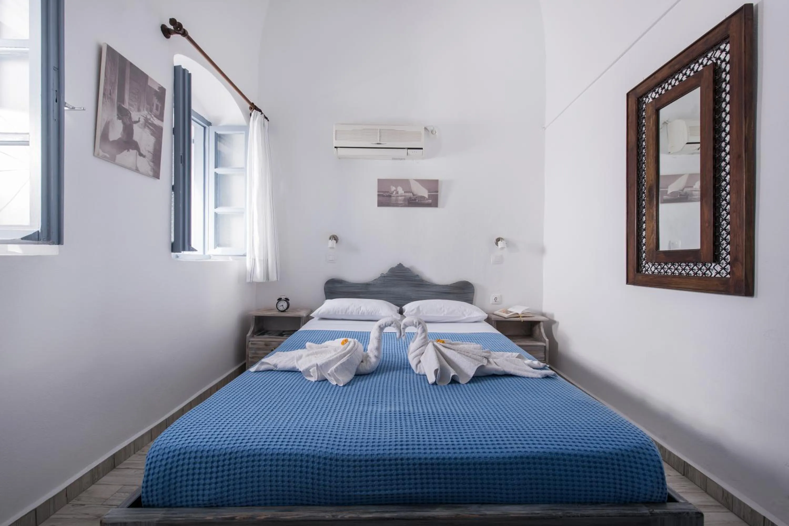 Bedroom, Bed in Maryloujohn Villas Oia