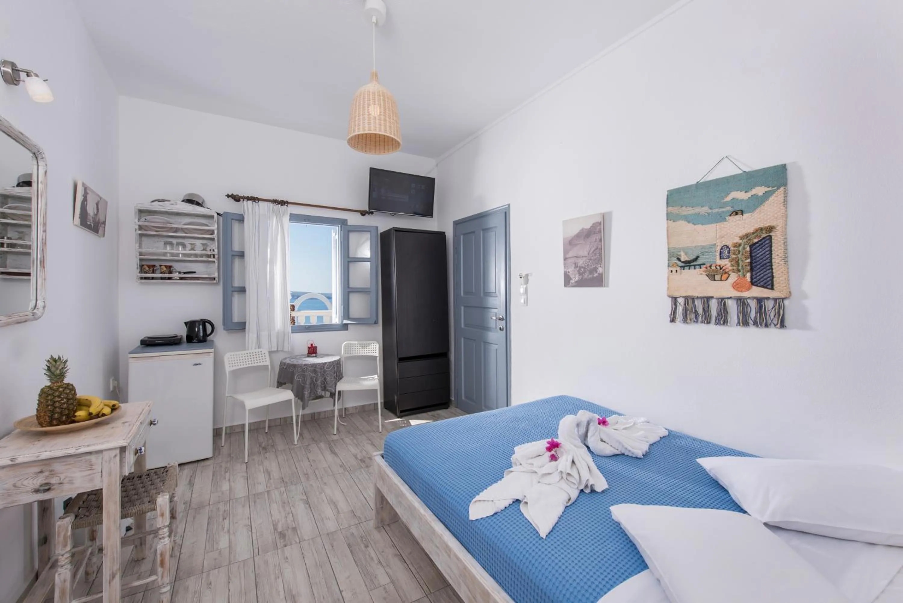 Bedroom, Bed in Maryloujohn Villas Oia