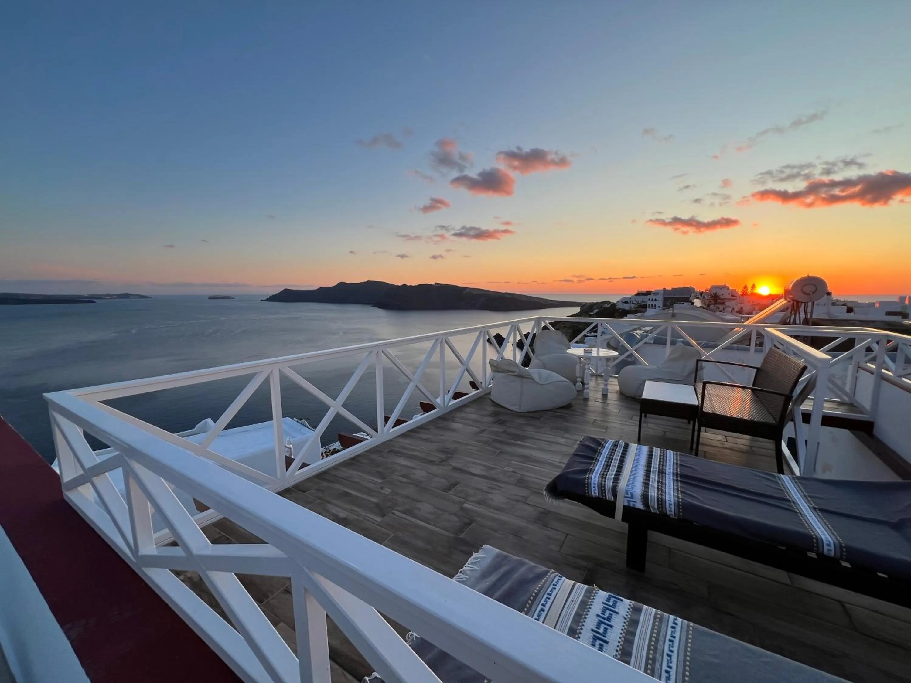 Day in Maryloujohn Villas Oia