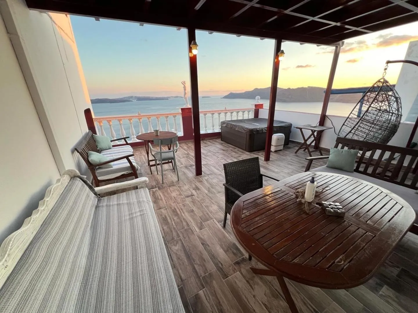 Patio in Maryloujohn Villas Oia
