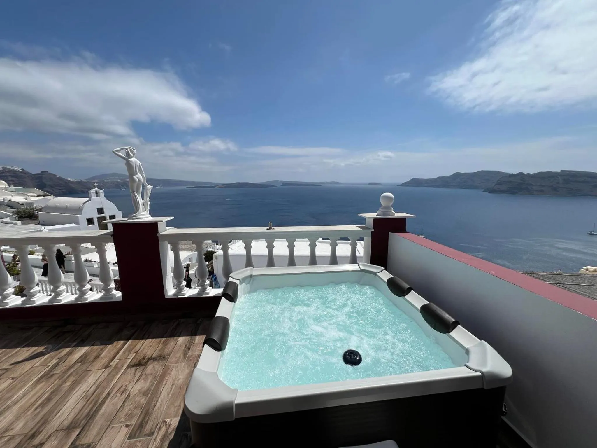 Hot Tub in Maryloujohn Villas Oia