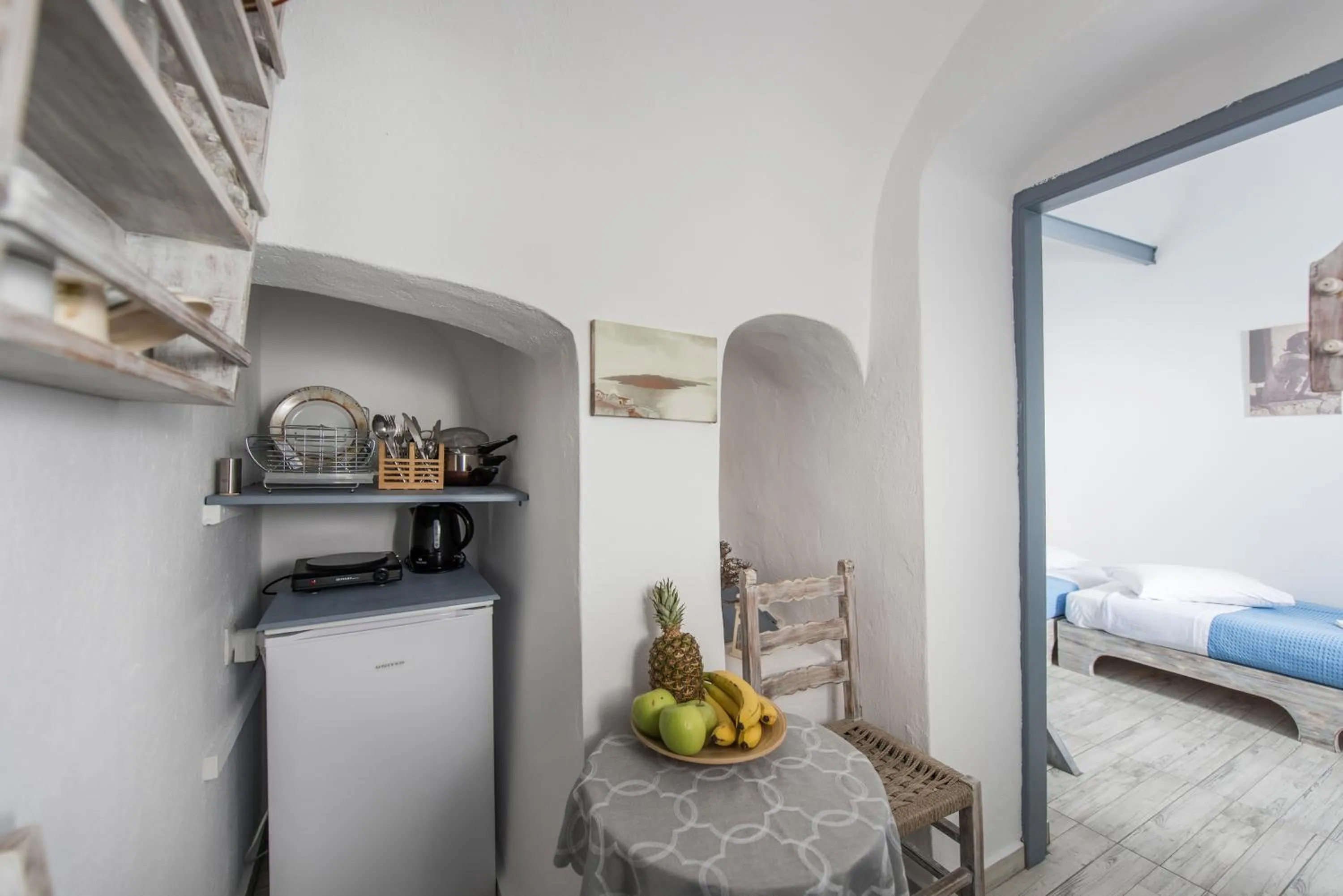 Dining area, Bed in Maryloujohn Villas Oia