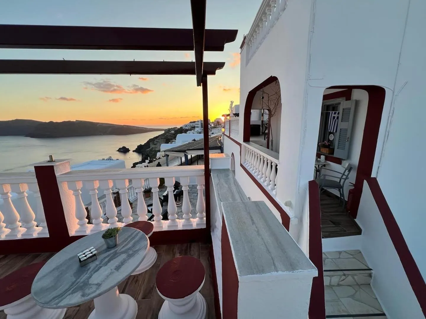 Patio in Maryloujohn Villas Oia