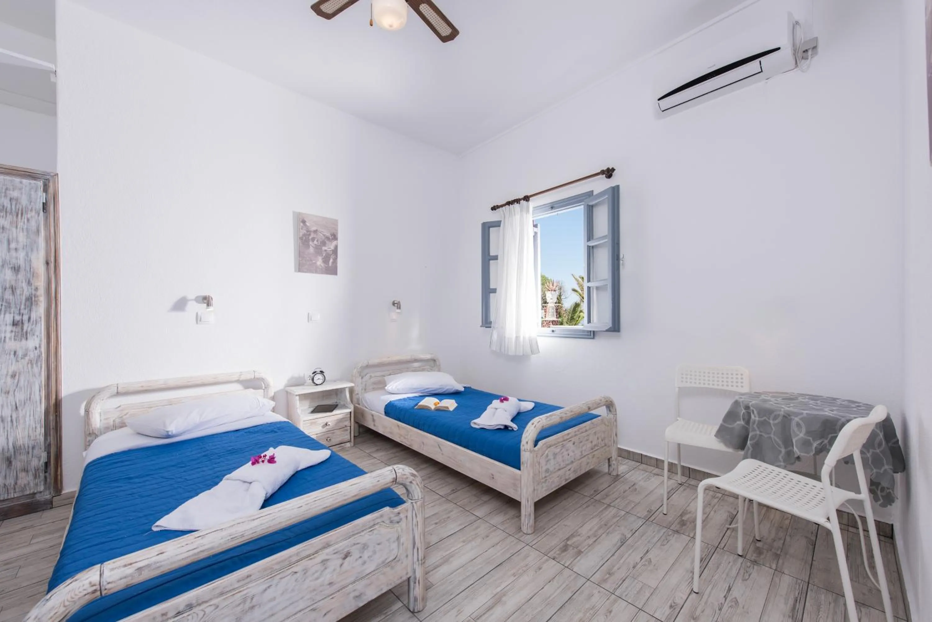 Bedroom, Bed in Maryloujohn Villas Oia