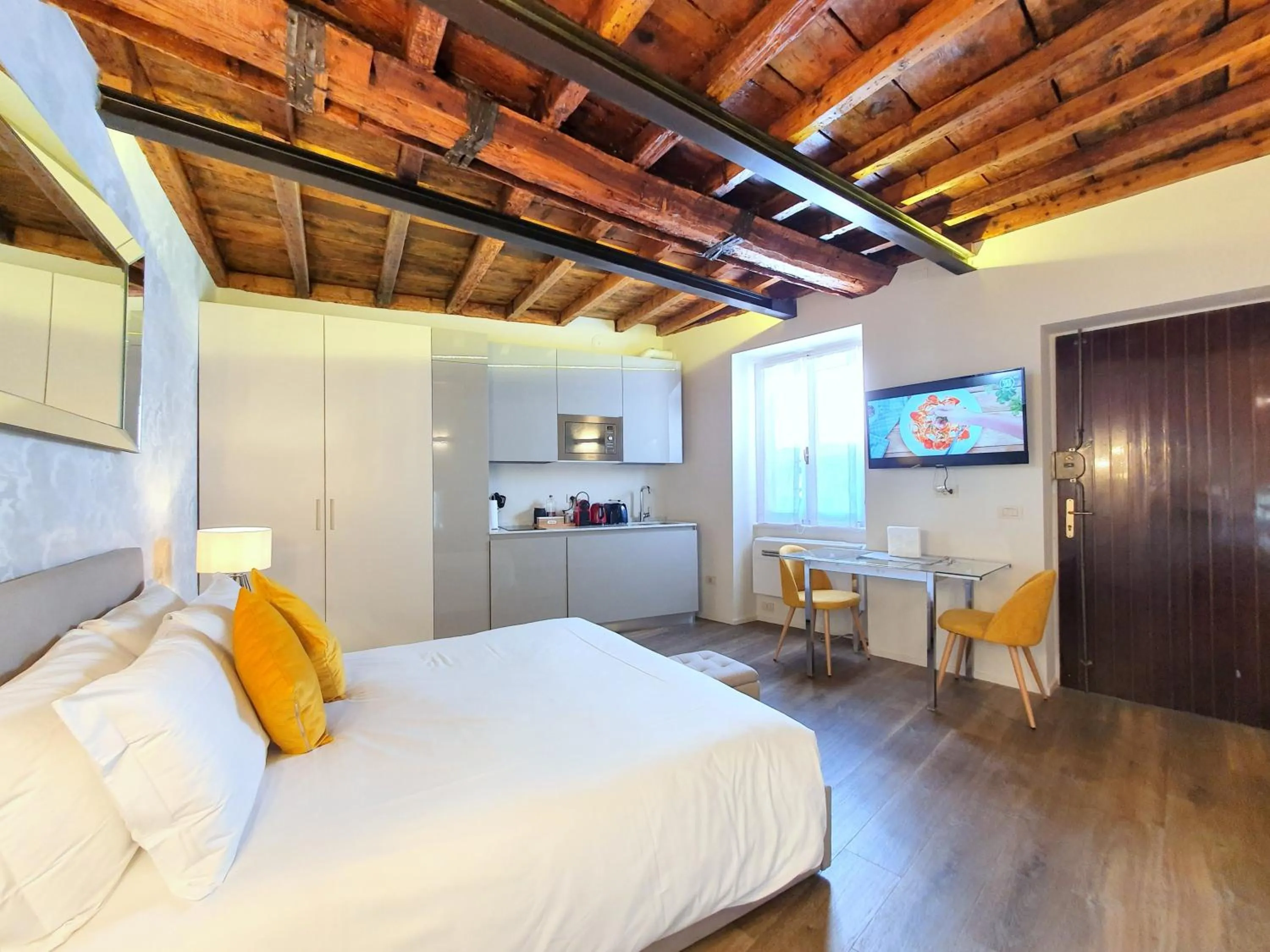 Photo of the whole room, Bed in Heart Milan Apartments Duomo Colonne