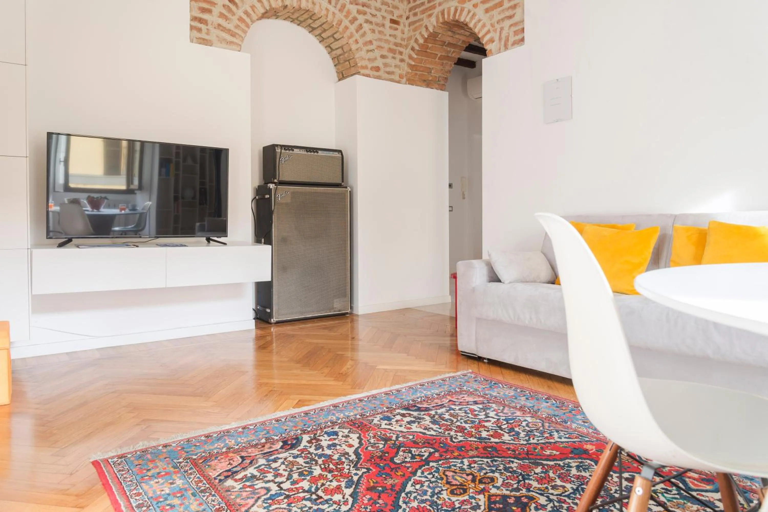 Living room, Bed in Heart Milan Apartments Duomo Colonne