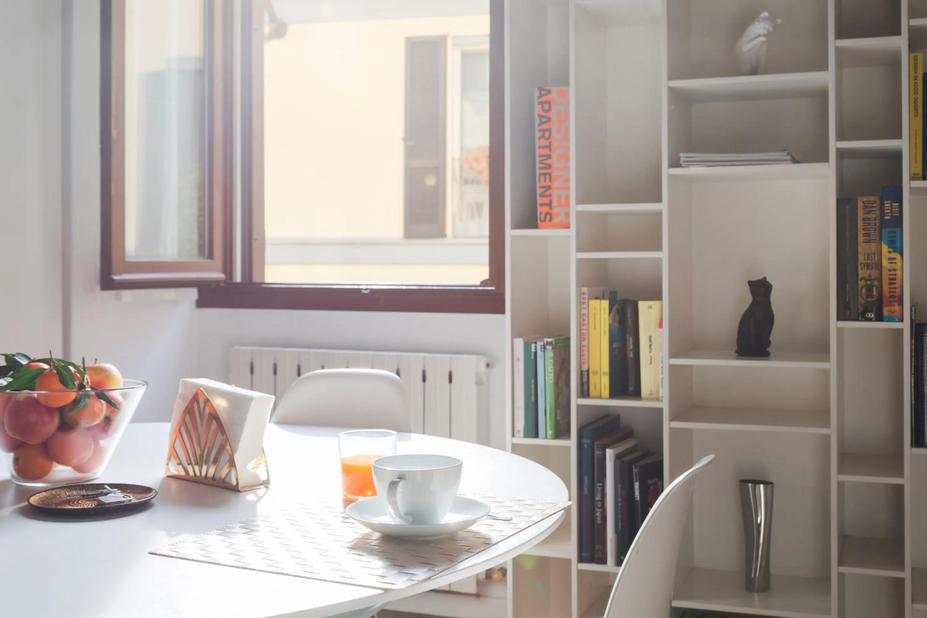 Dining area in Heart Milan Apartments Duomo Colonne
