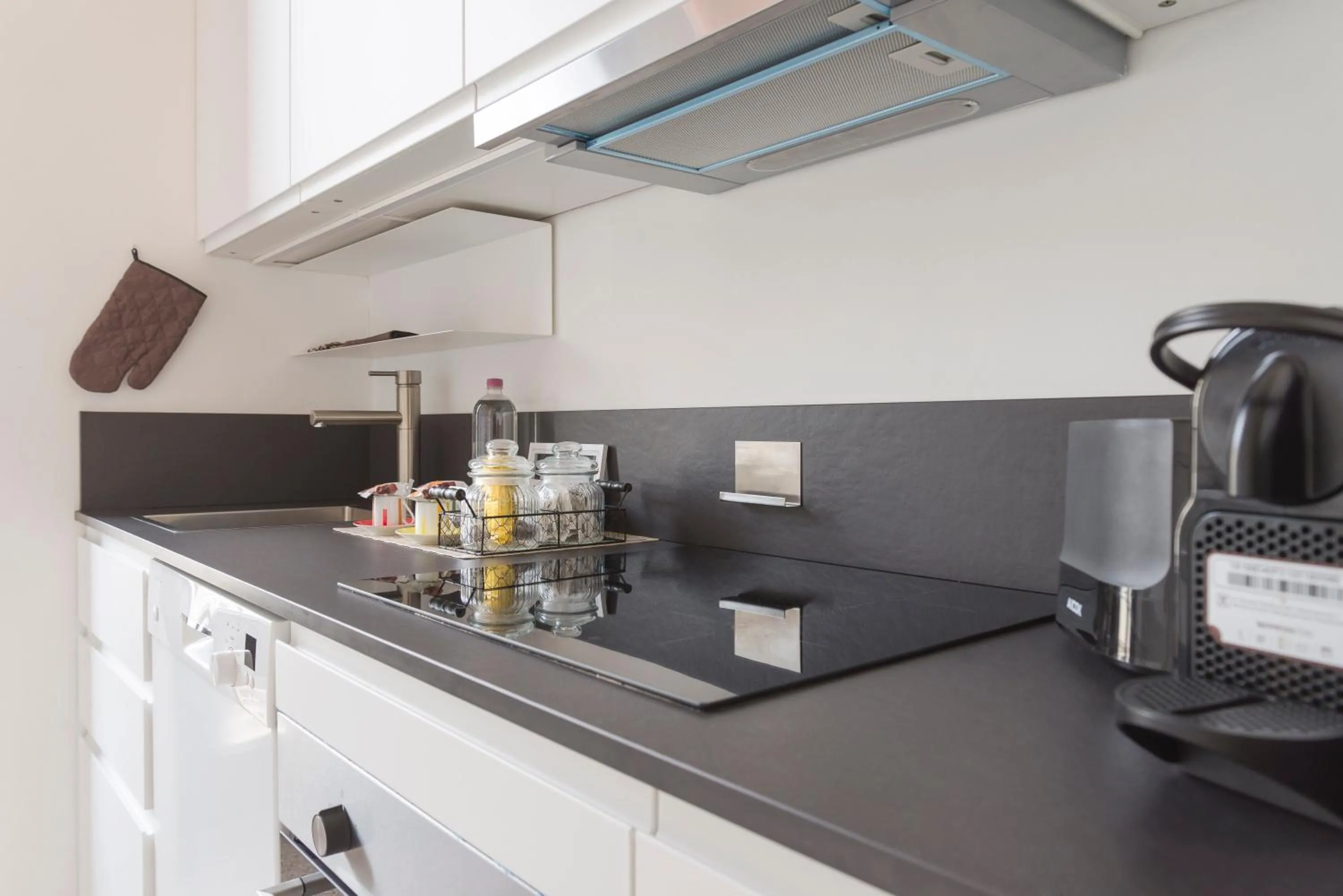 Kitchen or kitchenette in Heart Milan Apartments Duomo Colonne