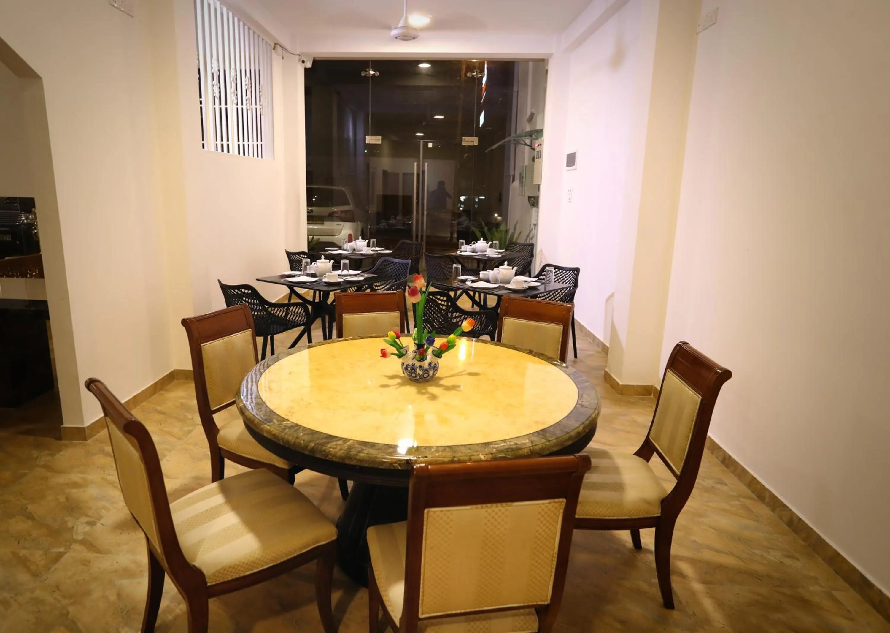 Restaurant/places to eat in Vendol Maliga Edge