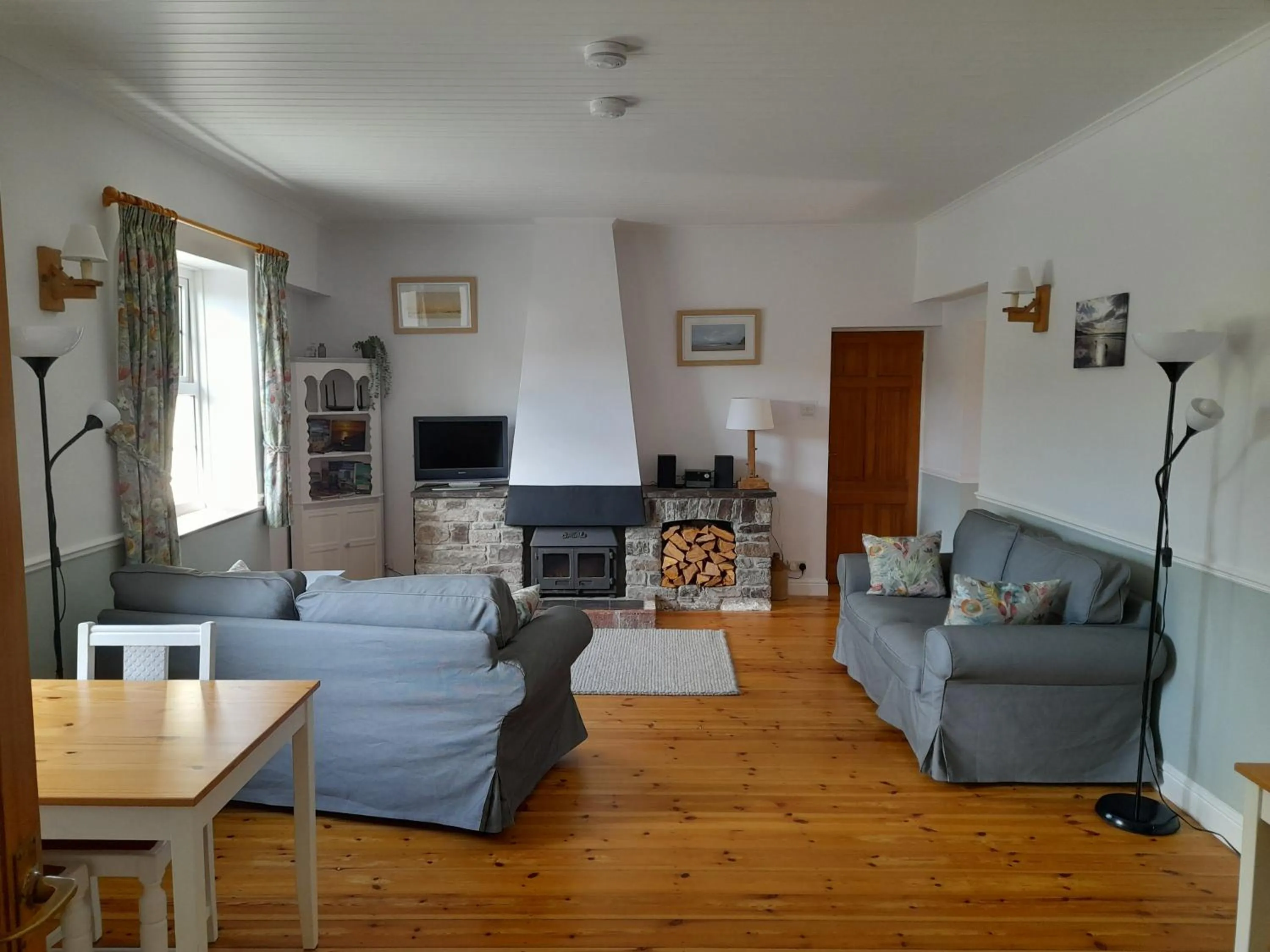 Communal lounge/ TV room in North Headborough