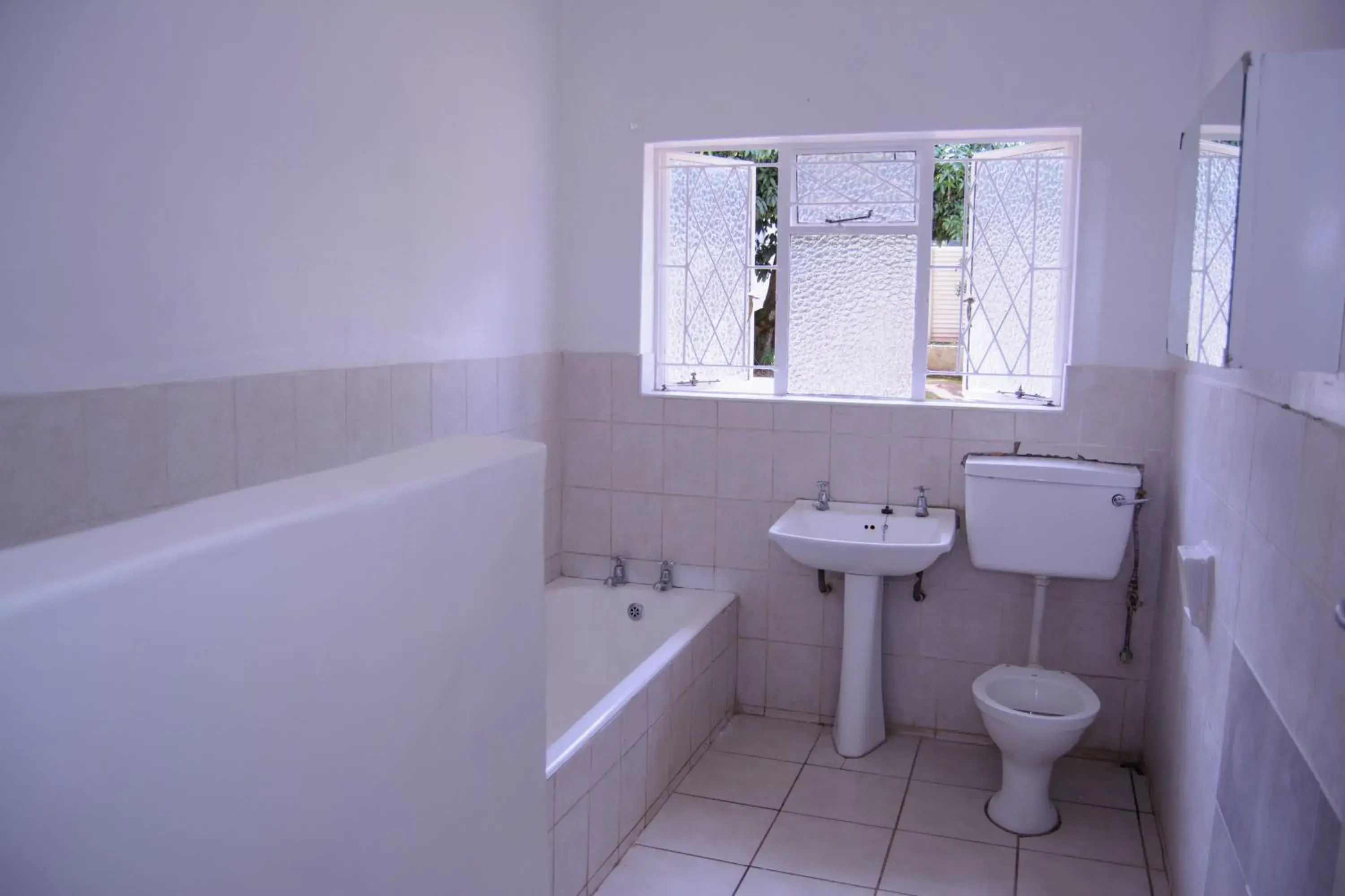 Double Room with Shared Bathroom in Royal Guest House Double Room with Shared Bathroom in Royal Guest House