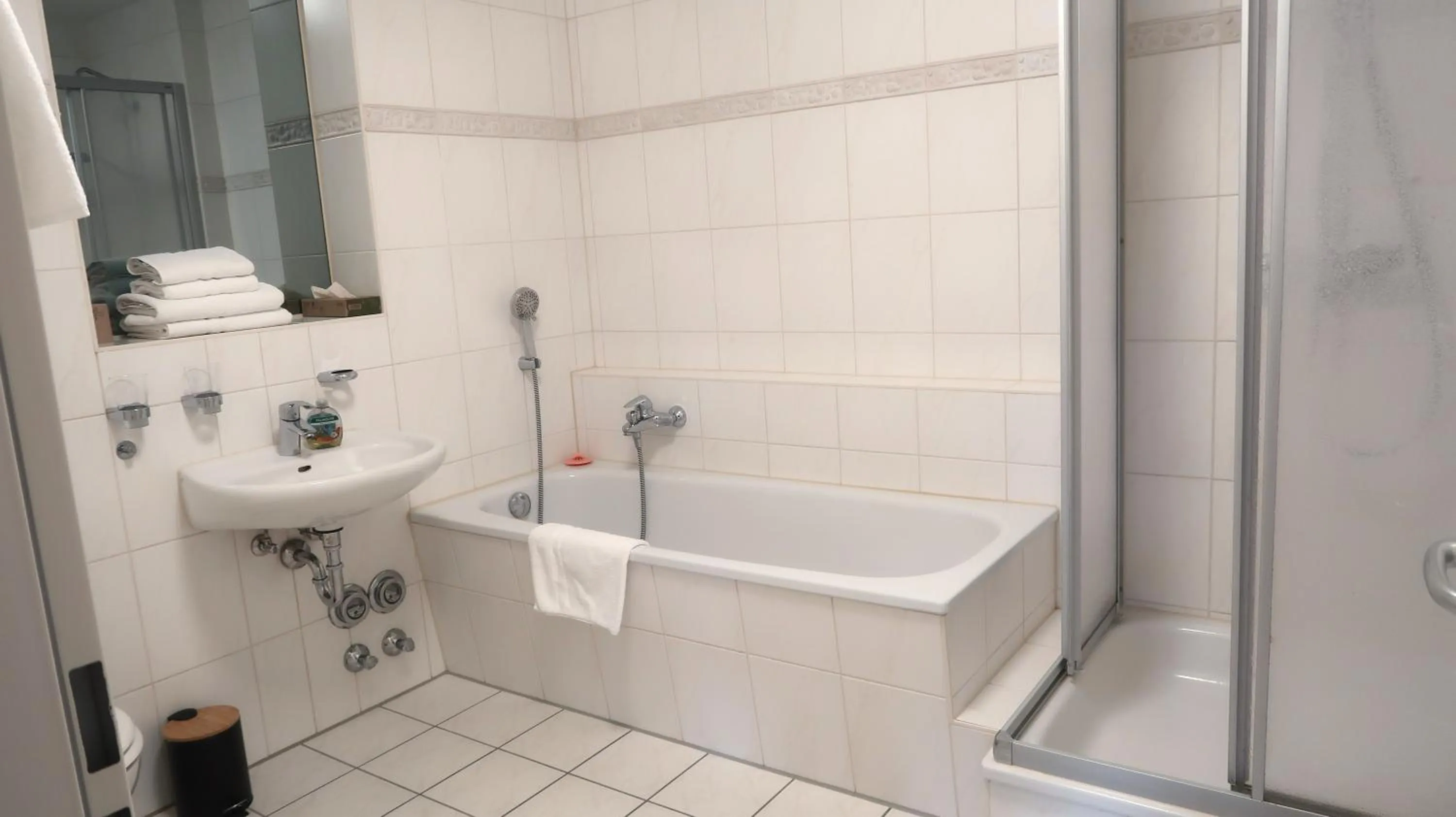 Shower in Hotel Spree-idyll