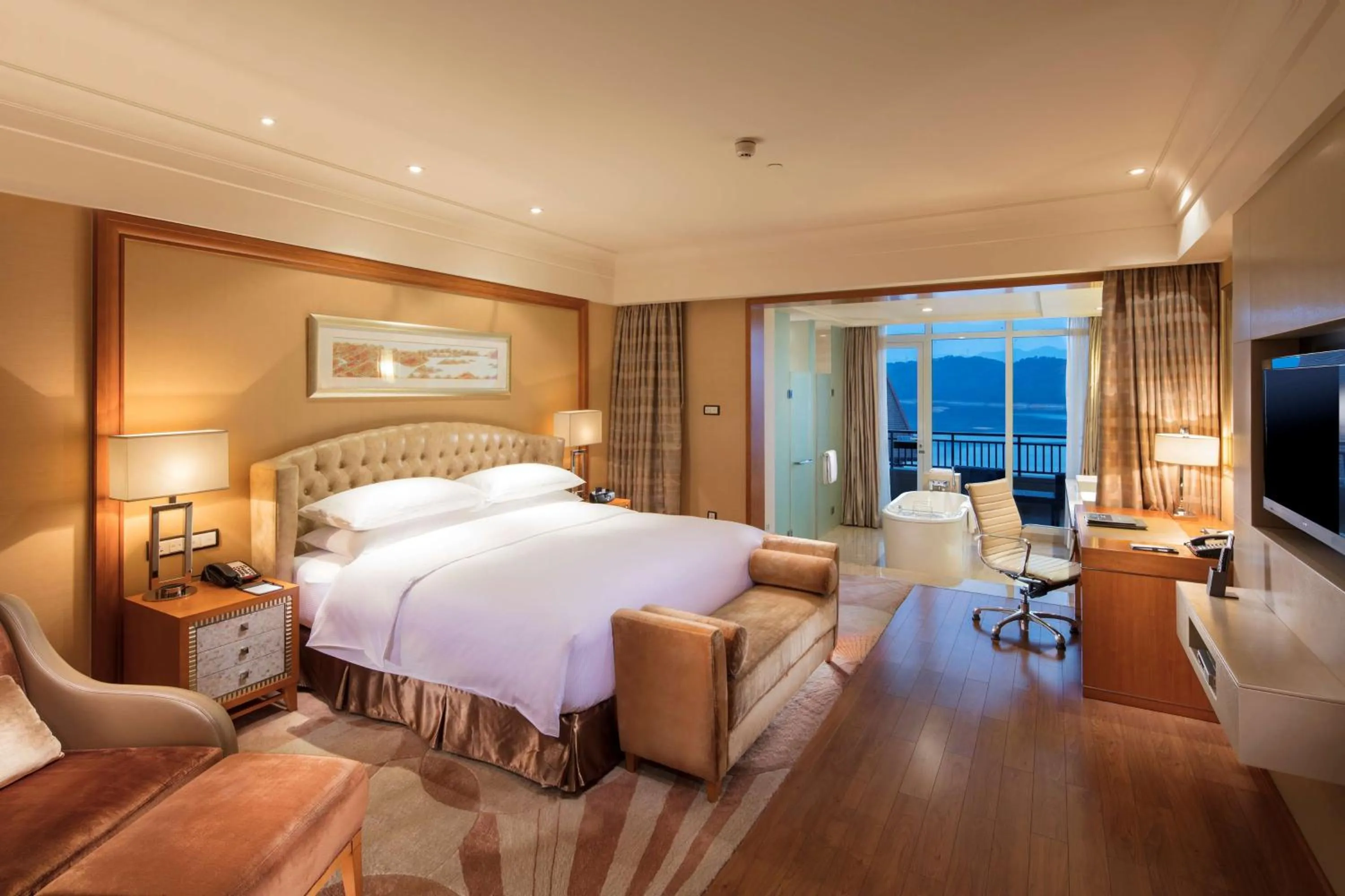 Bed in Hilton Hangzhou Qiandao Lake Resort